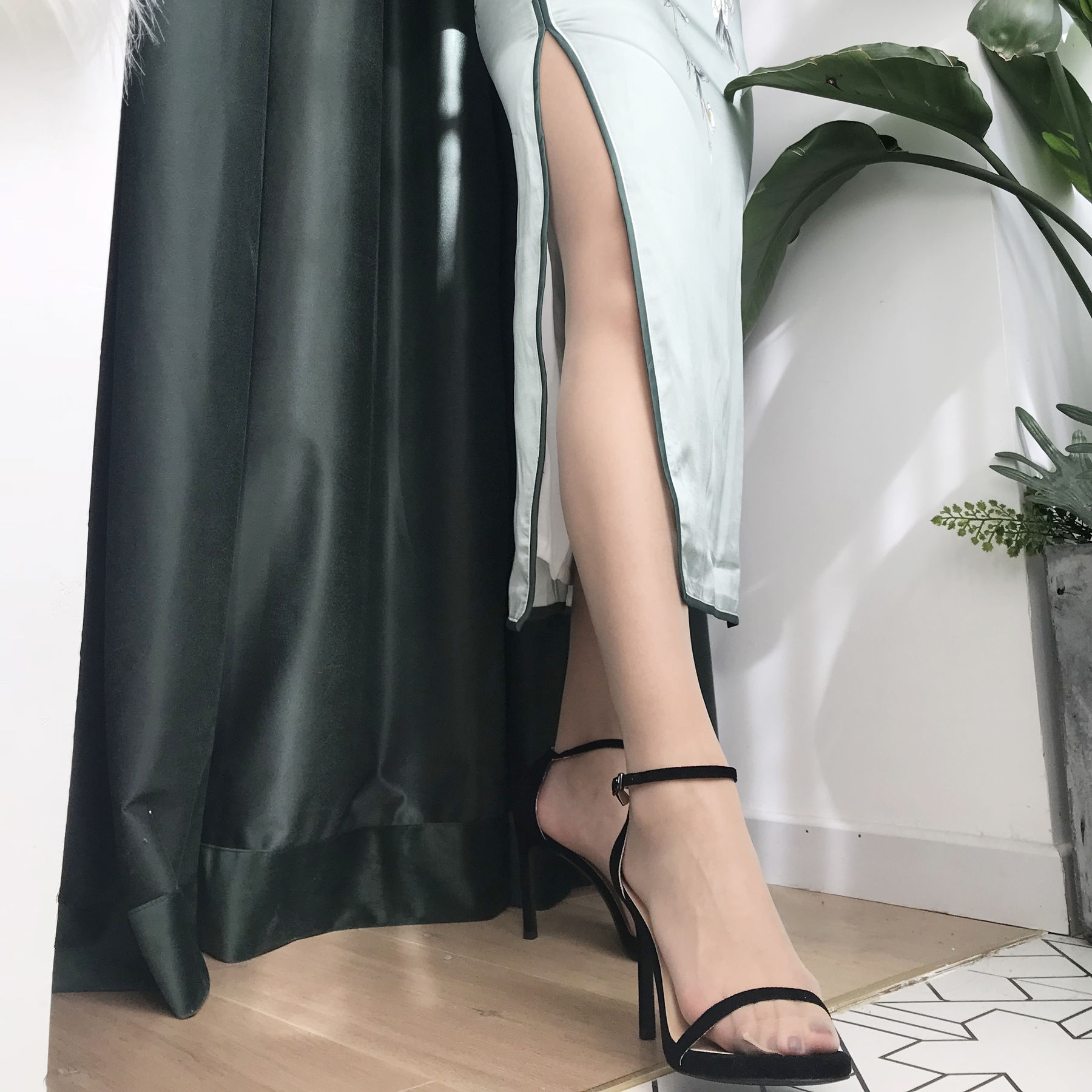 安乔乔儿(Nia乔乔) No.017 安乔乔儿 黑丝旗袍 [110P]