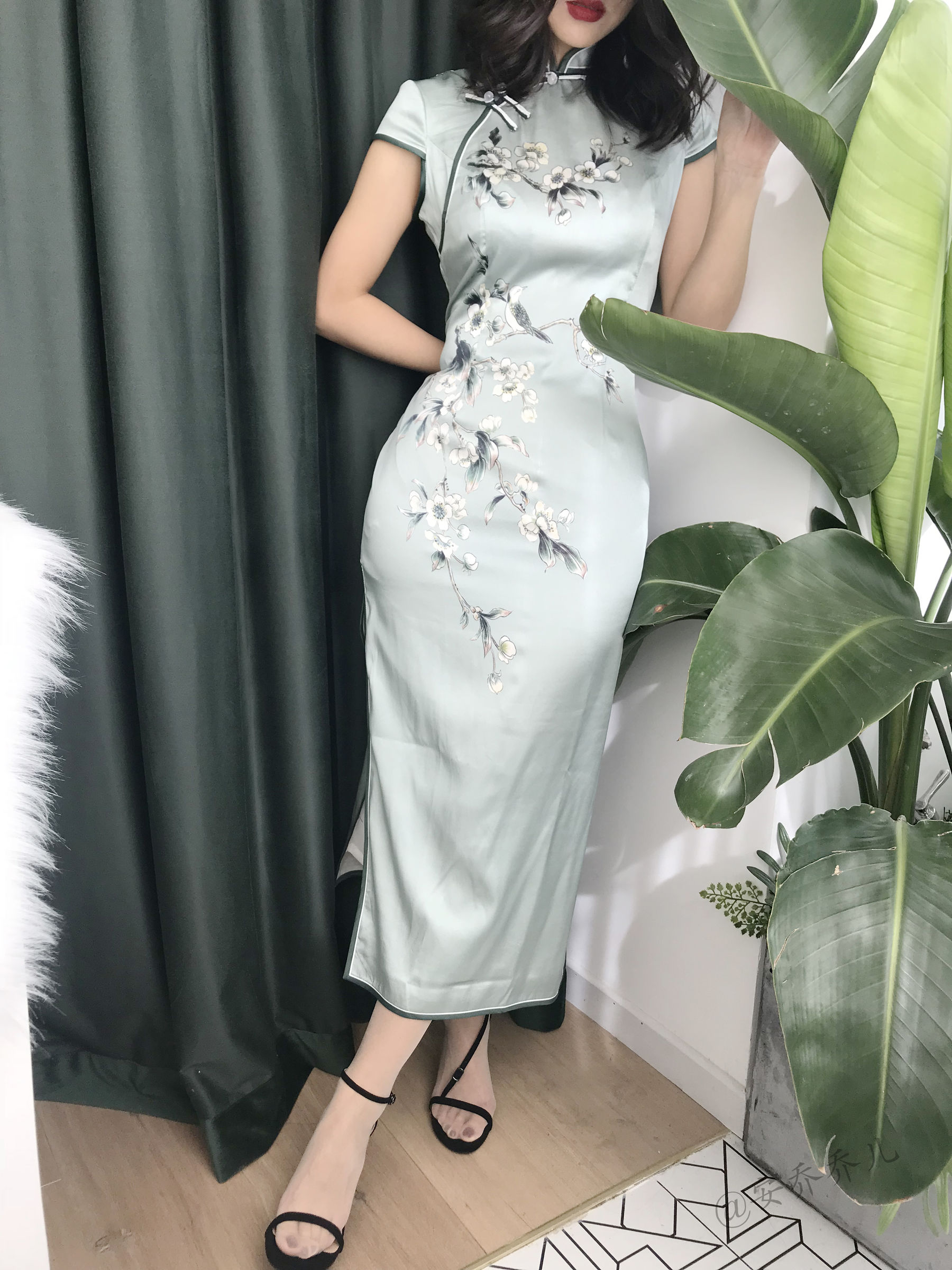 安乔乔儿(Nia乔乔) No.017 安乔乔儿 黑丝旗袍 [110P]