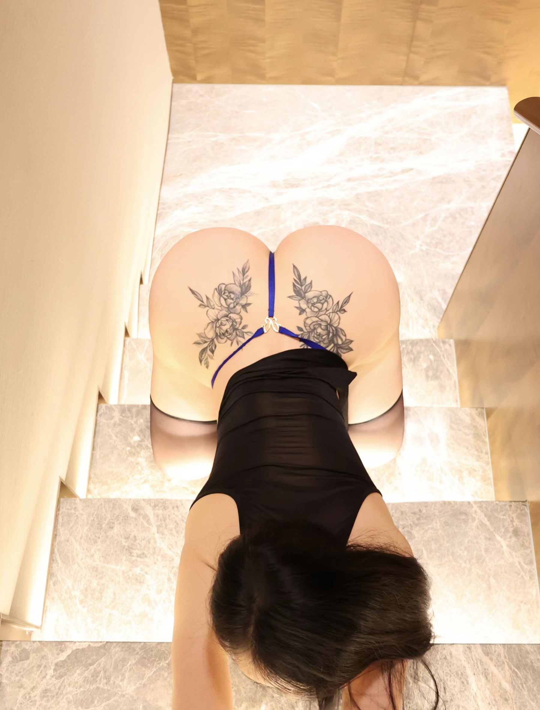 美臀女神左公子666 – 渔网连体 [28P]