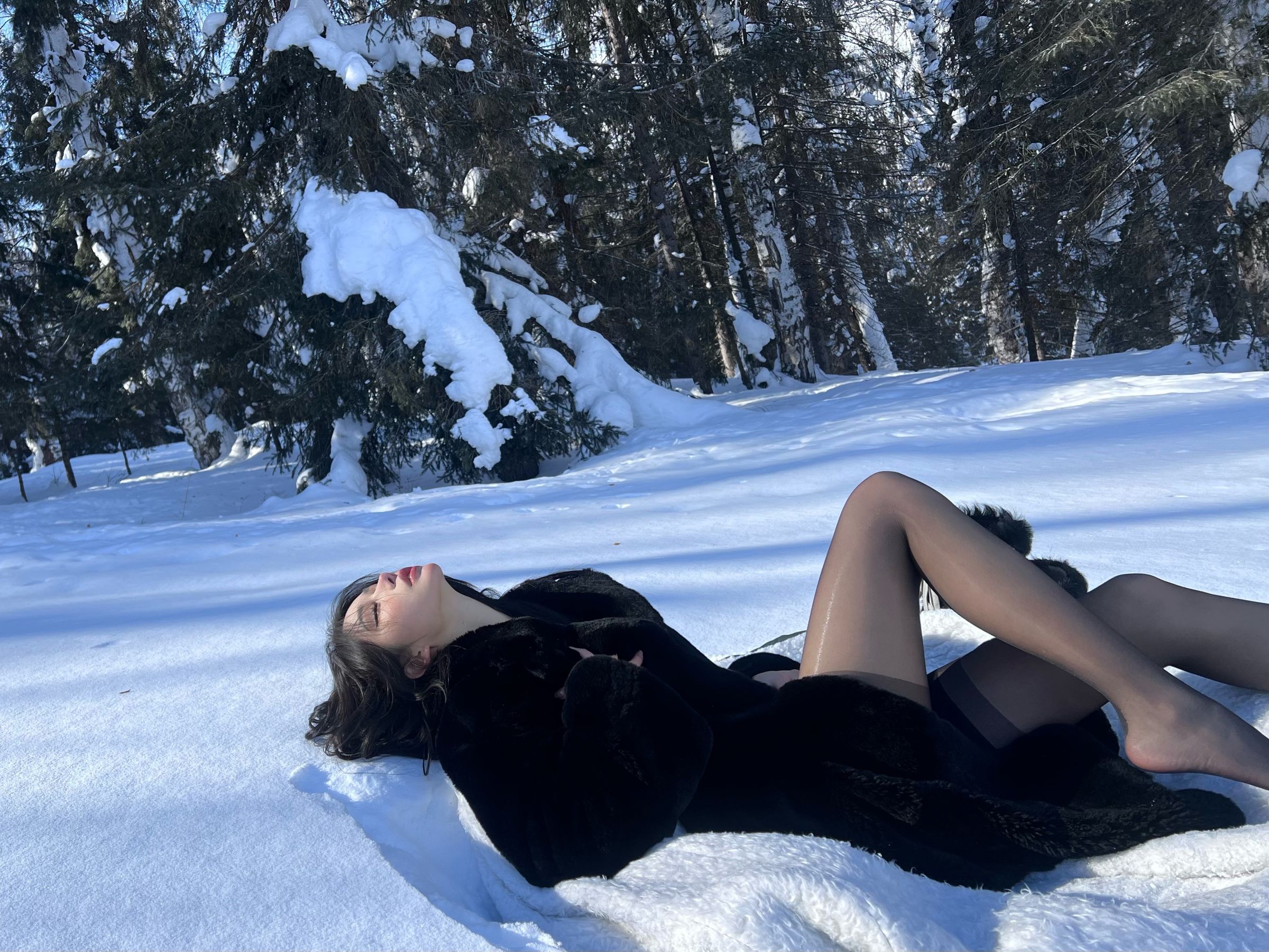 媛媛酱SAYUKI – 皮草 黑丝 [15P]