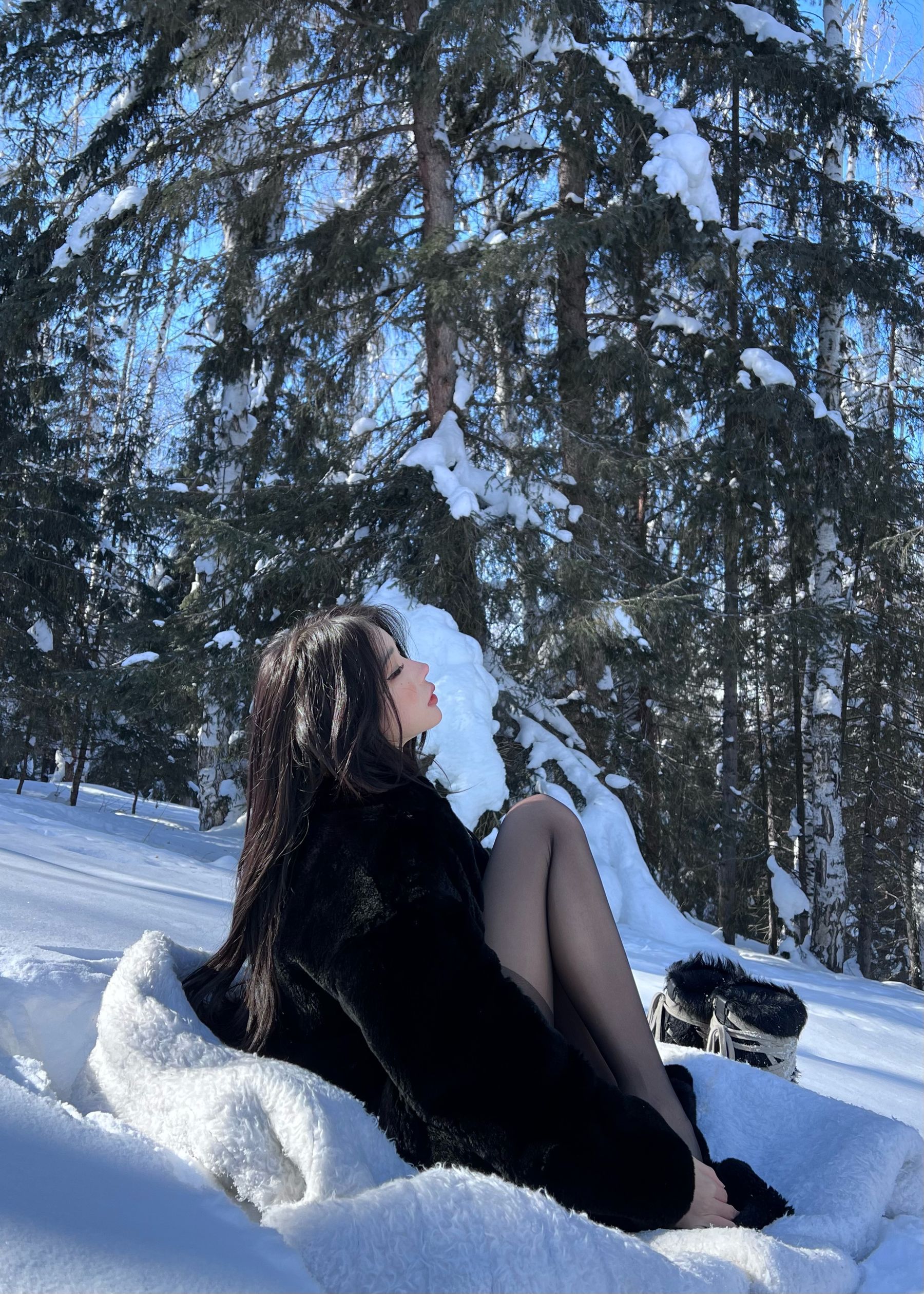 媛媛酱SAYUKI – 皮草 黑丝 [15P]