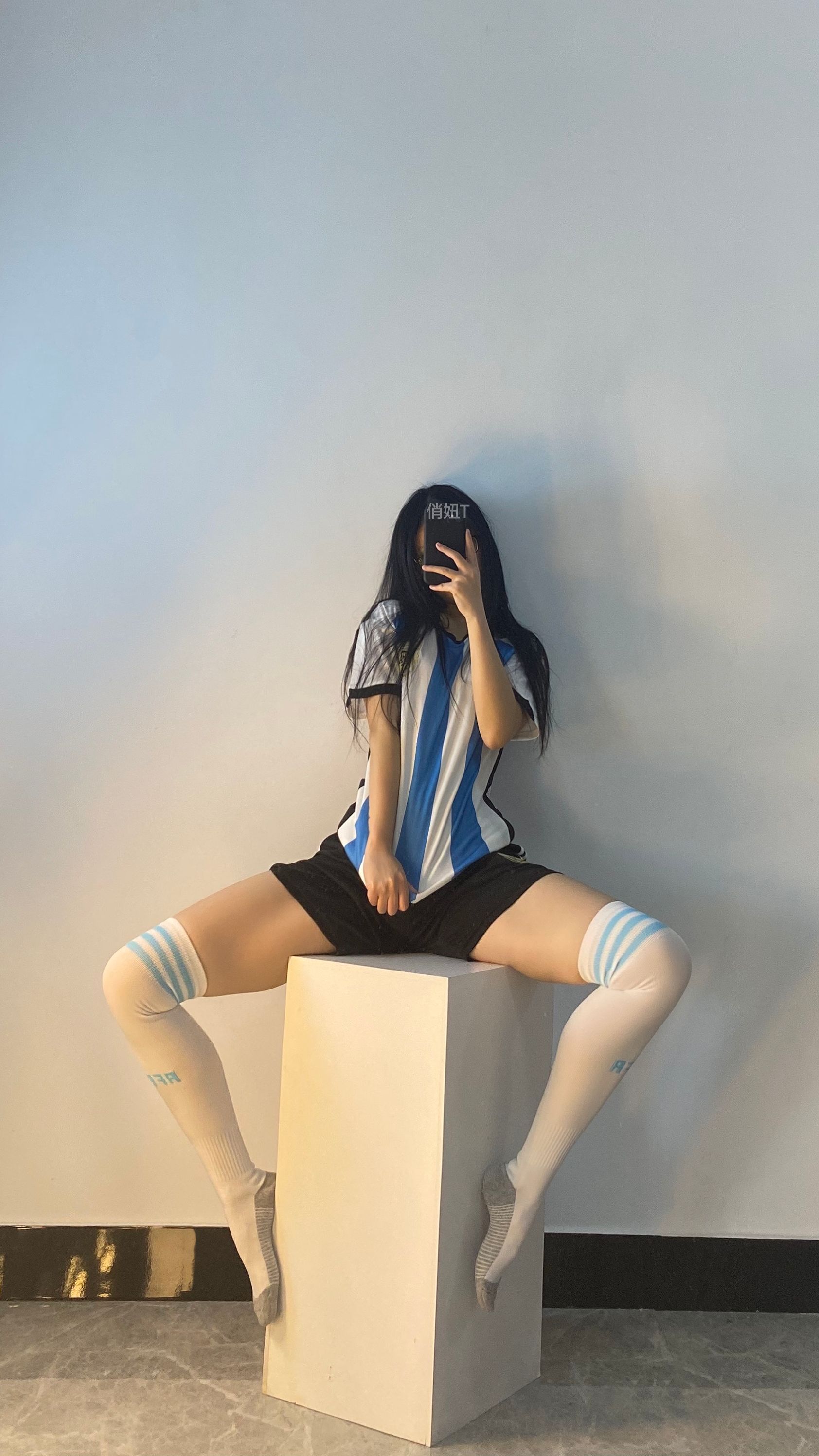 俏妞qiaoniuTT – 进来看球 [32P]