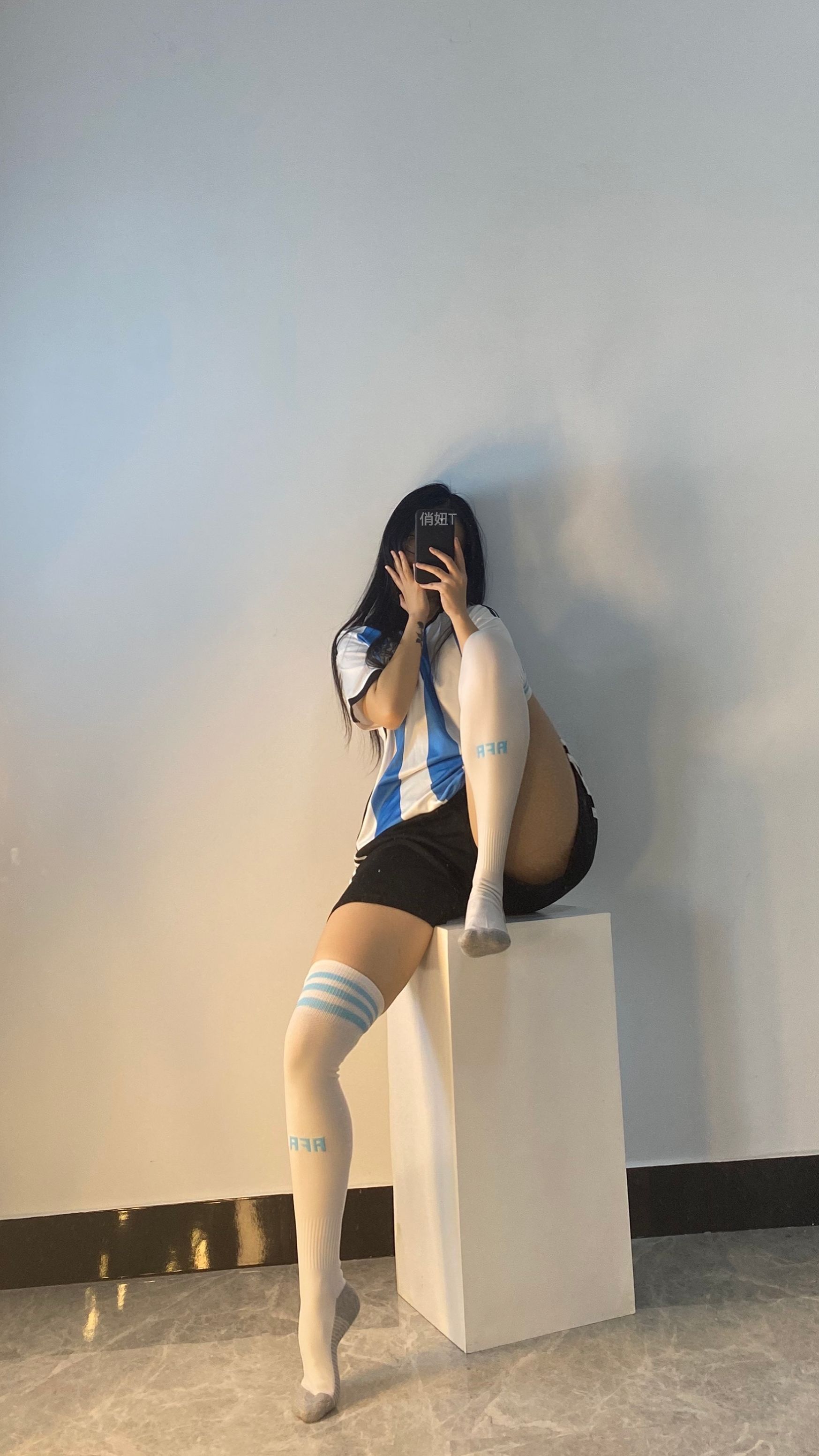 俏妞qiaoniuTT – 进来看球 [32P]