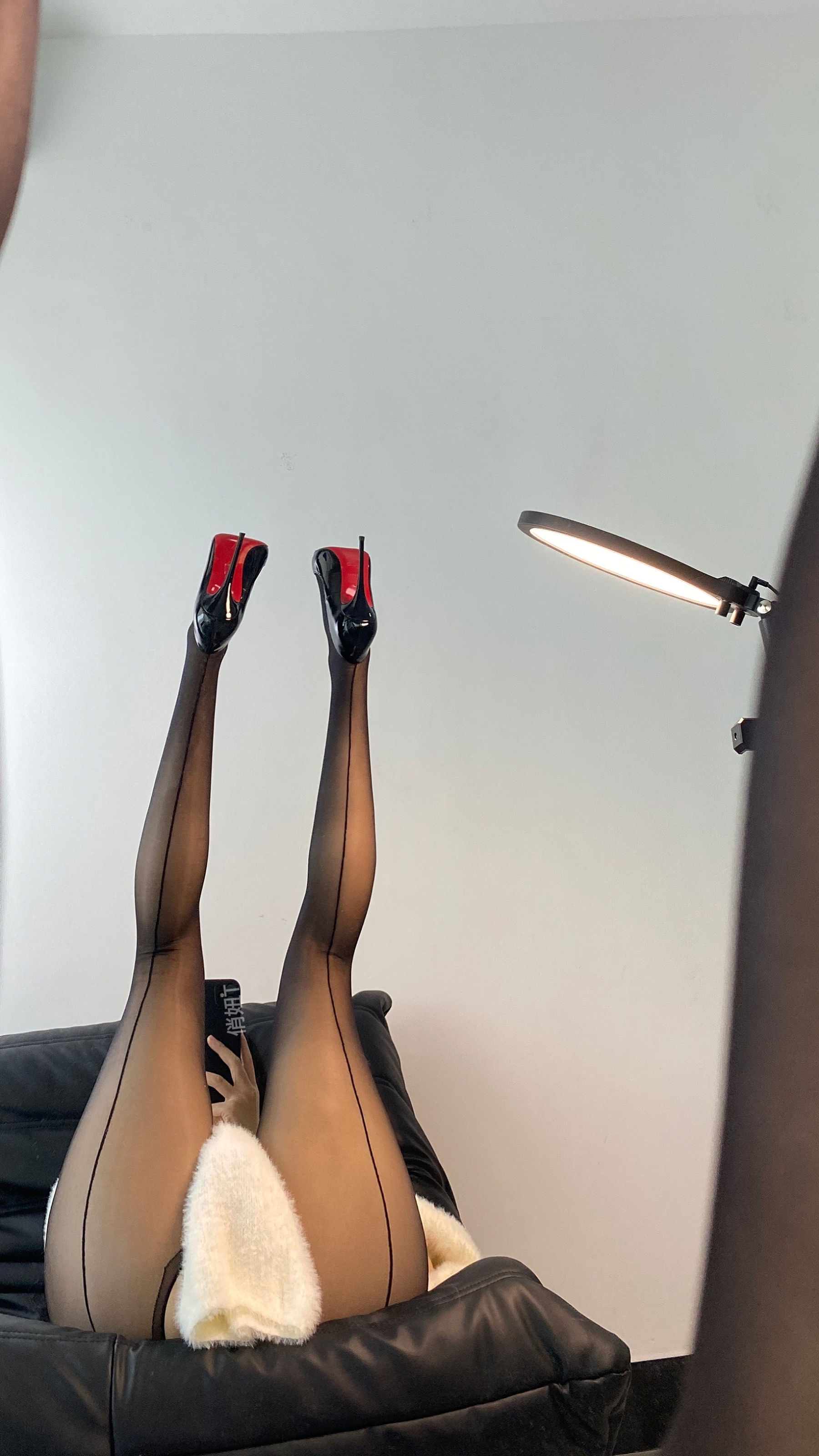 俏妞qiaoniuTT – 透视黑丝 [17P]