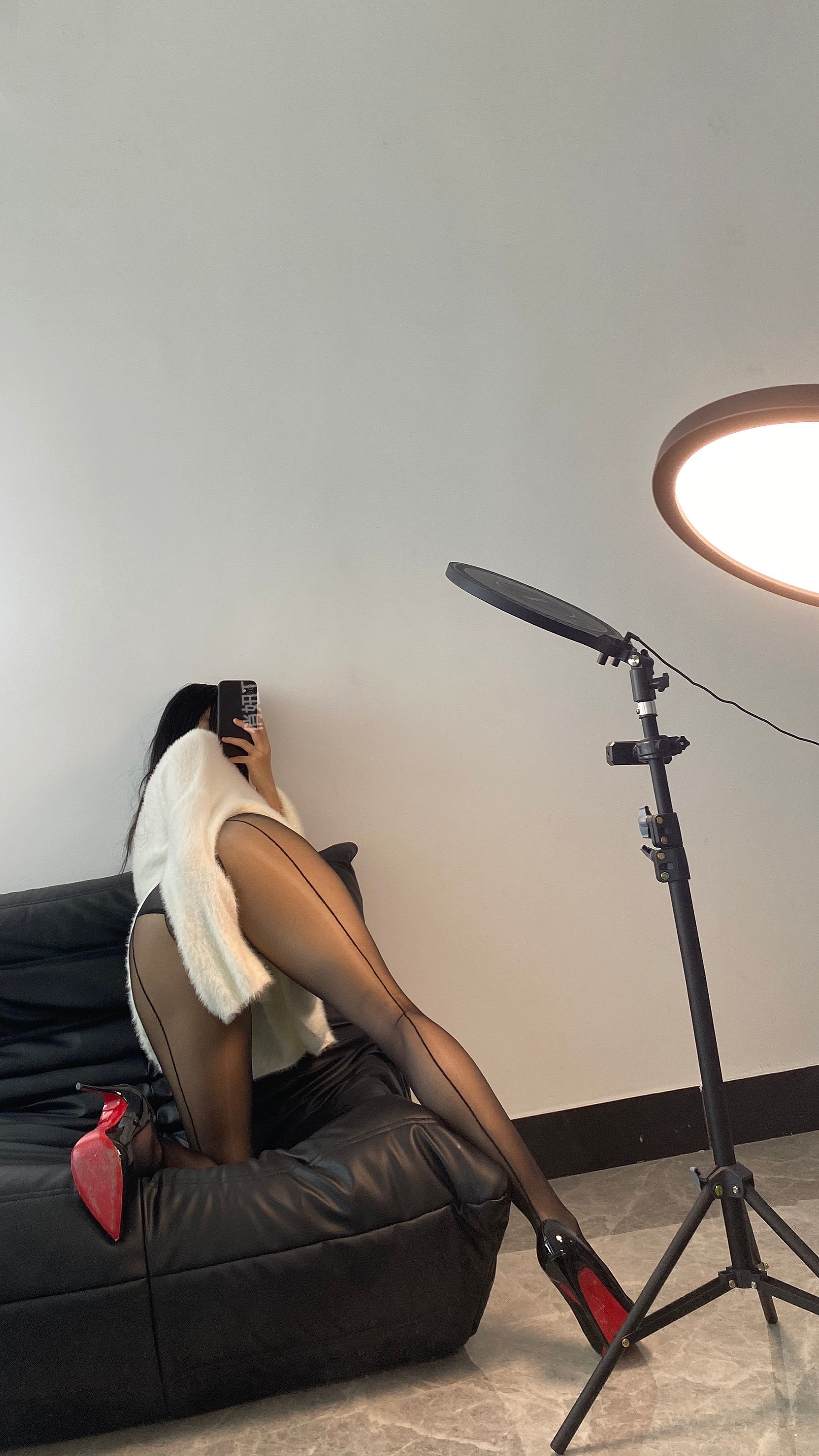 俏妞qiaoniuTT – 透视黑丝 [17P]