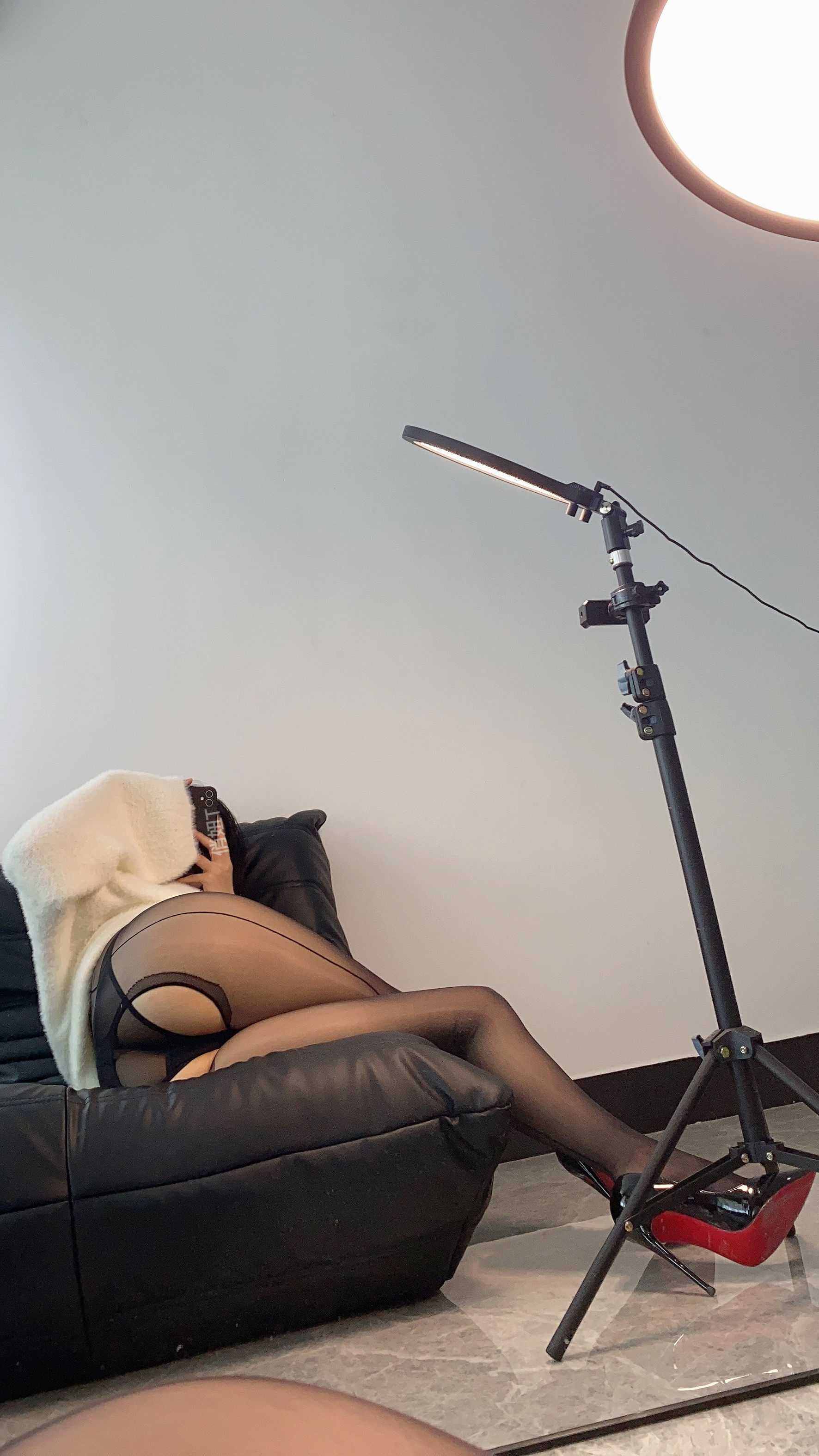 俏妞qiaoniuTT – 透视黑丝 [17P]