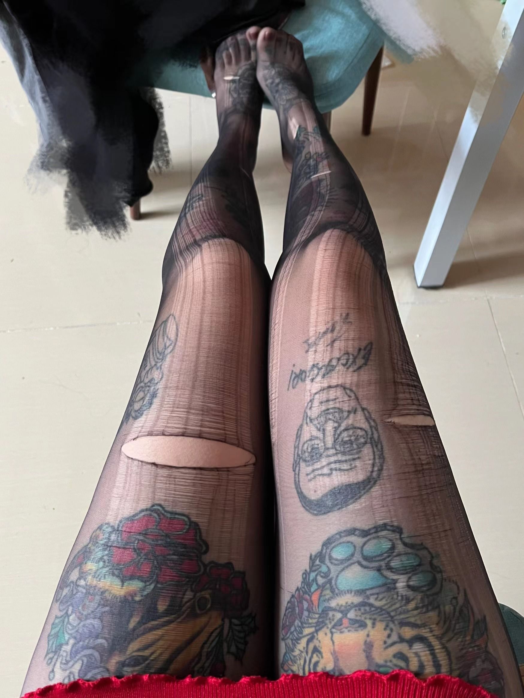 卡通百科老王 – 纹身秘书 [16P]