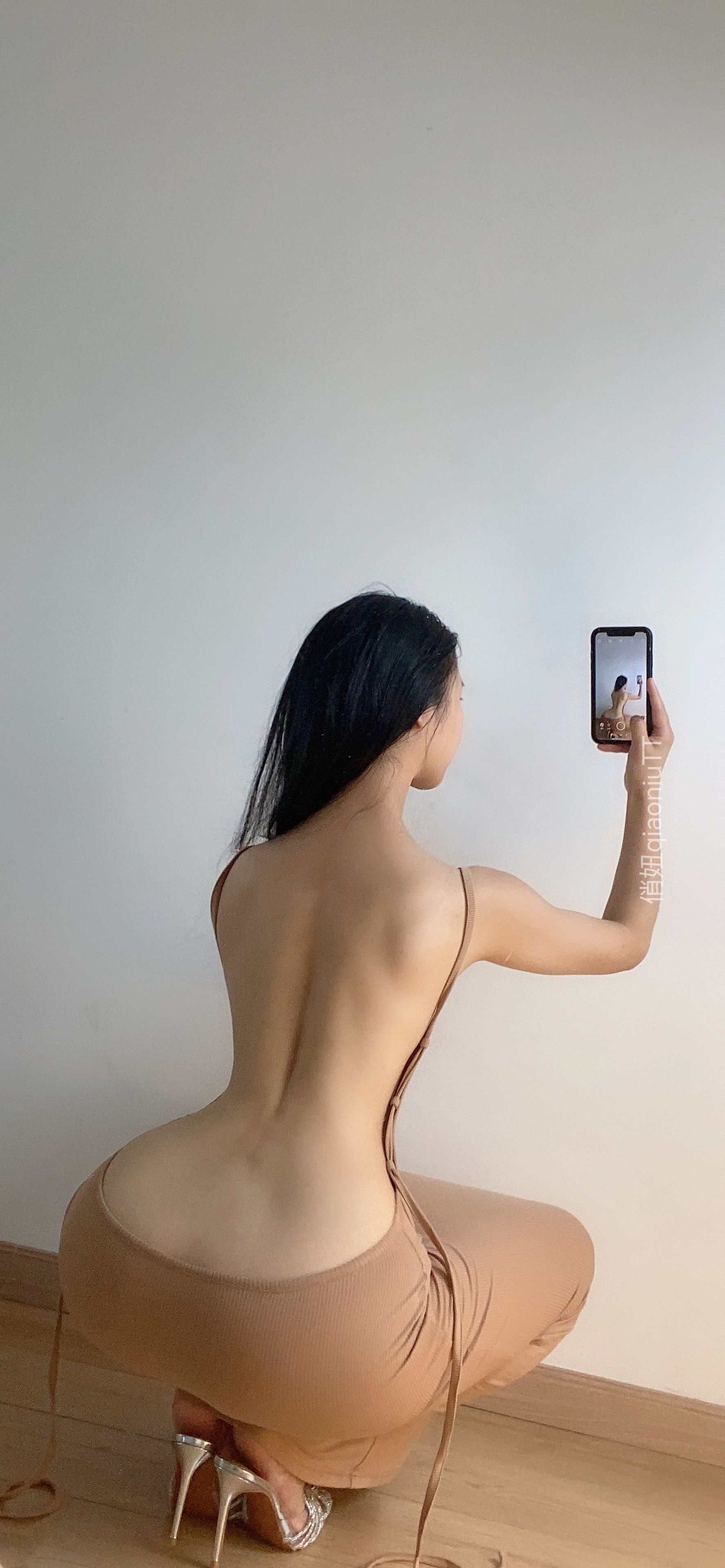 俏妞qiaoniuTT – 露背连衣裙 [10P]