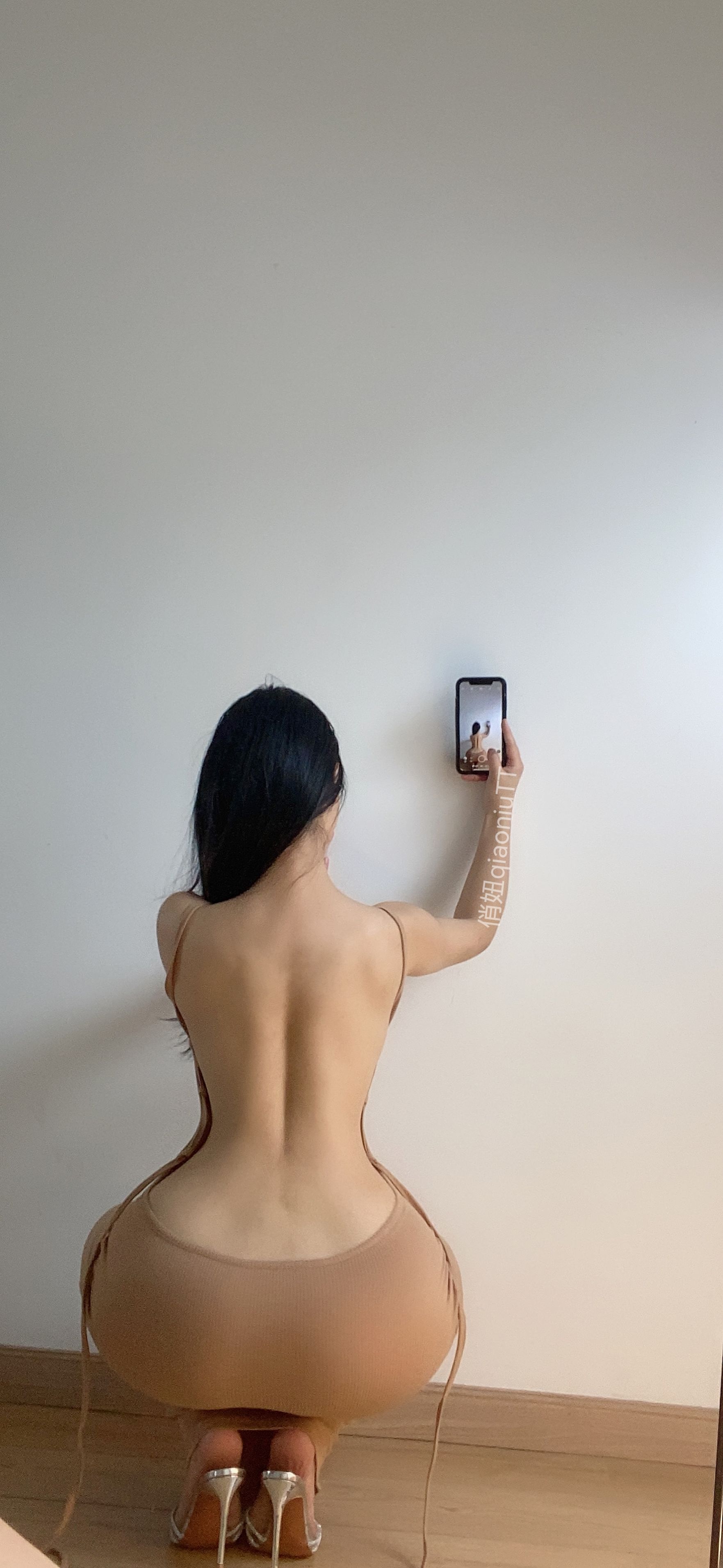 俏妞qiaoniuTT – 露背连衣裙 [10P]