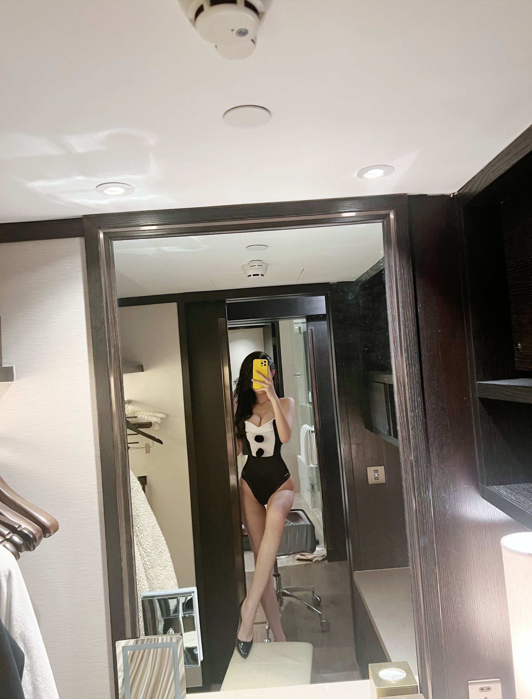 葛征GEZHENG – 黑色连体御姐 [22P]