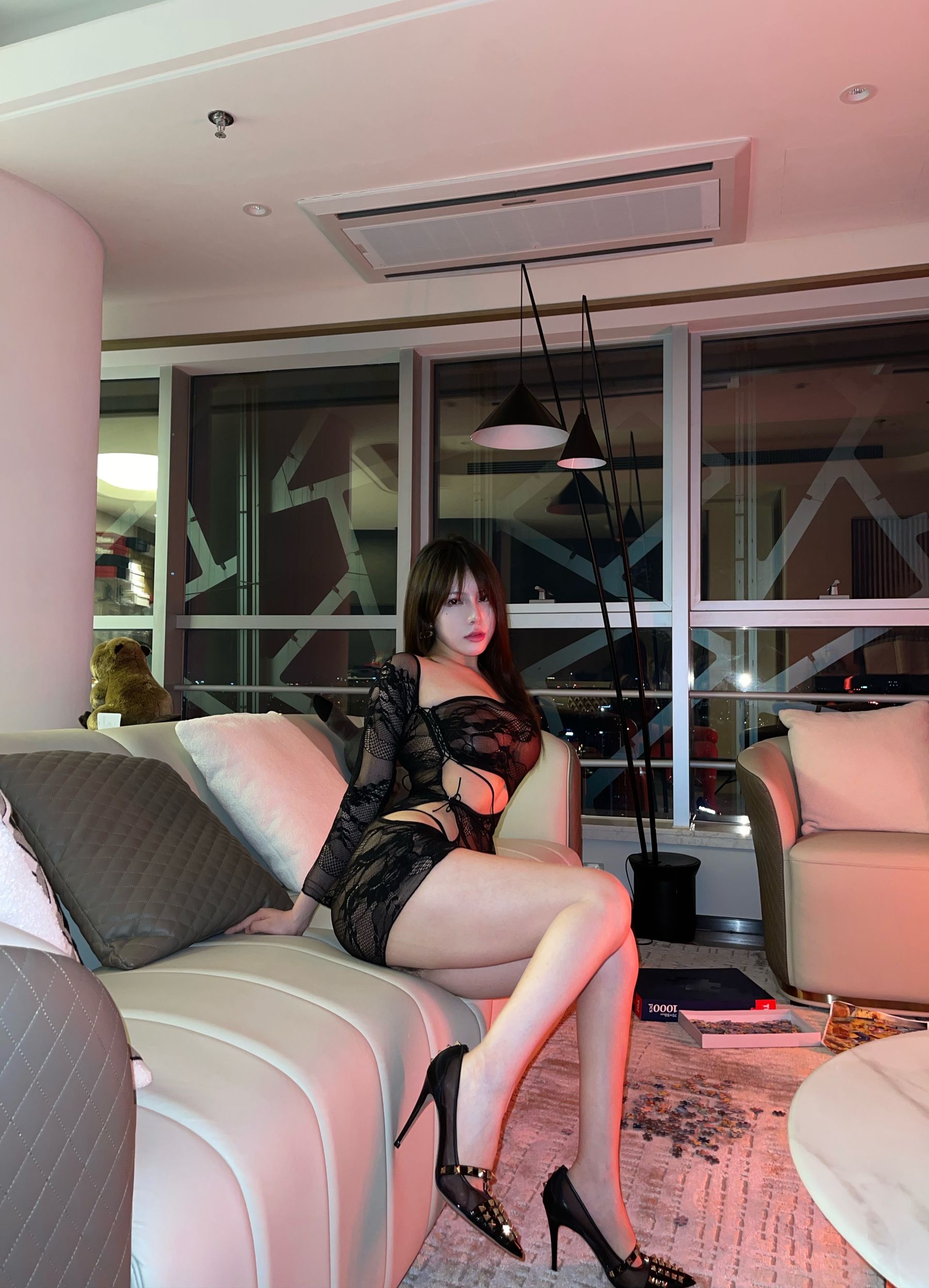 奔跑的晶骡儿 – 透视蕾丝装 [26P]