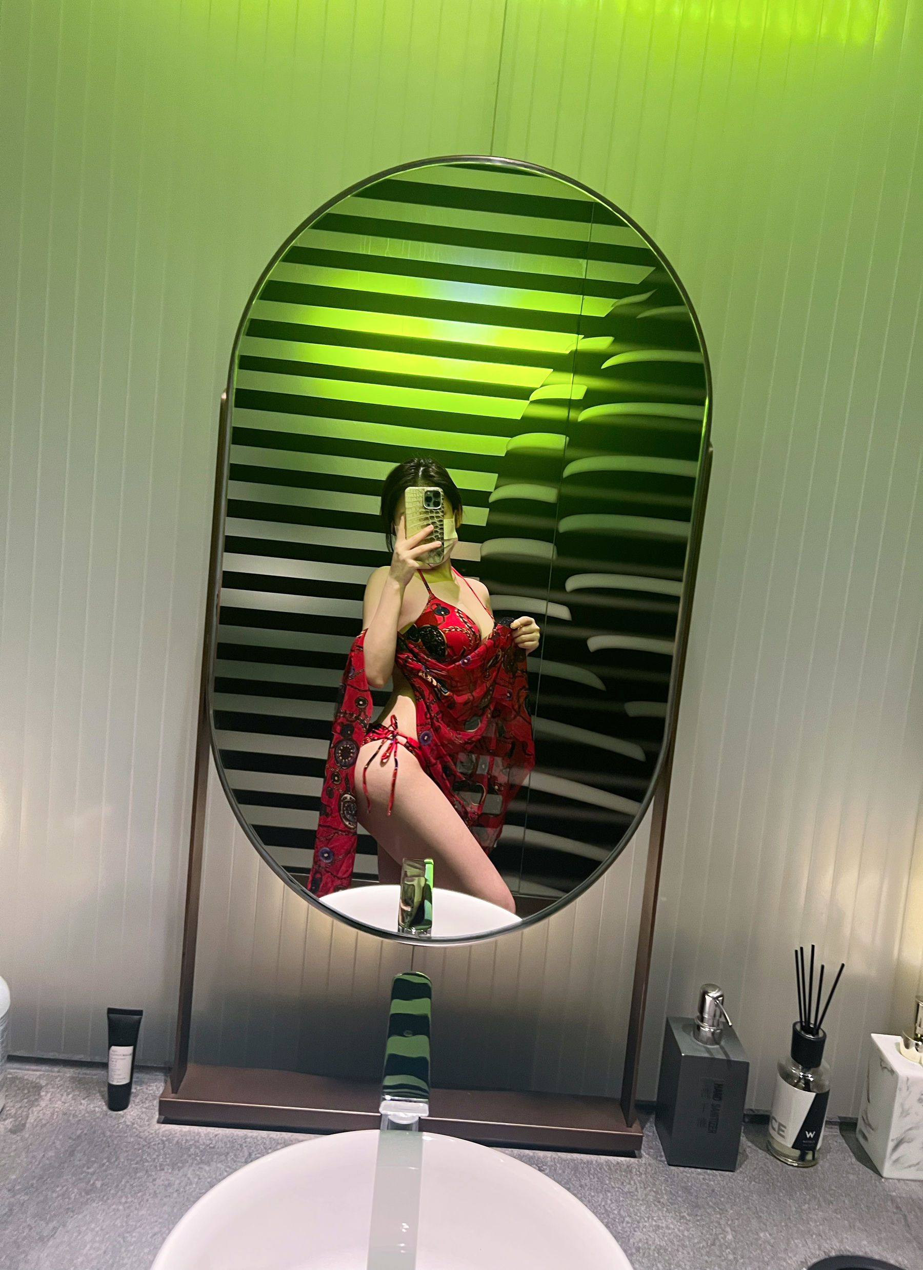 奔跑的晶骡儿 – 红色内衣 [39P]