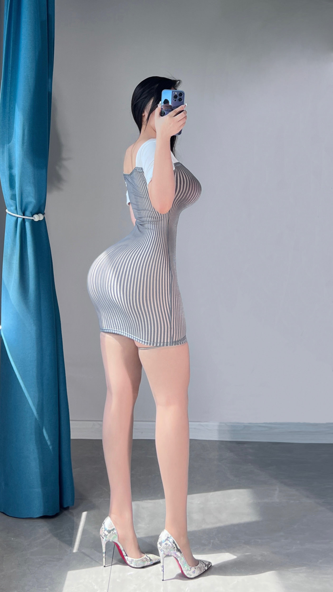 120斤的小王同学 – 职业装 [17P]