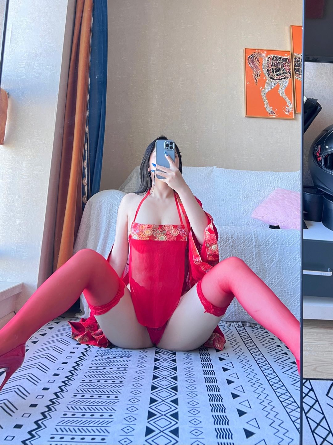 120斤的小王同学 – 红肚兜 [12P]