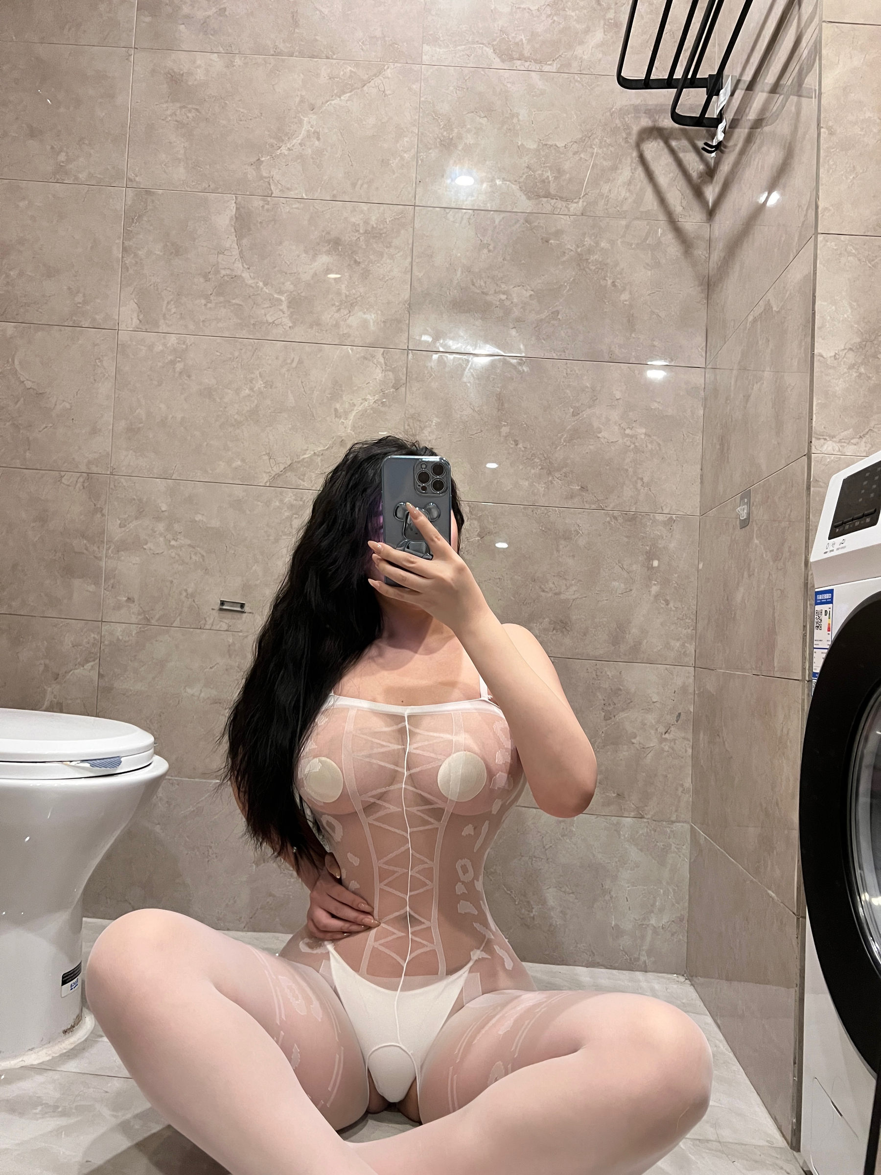 120斤的小王同学 – 开档连体白丝 [40P]