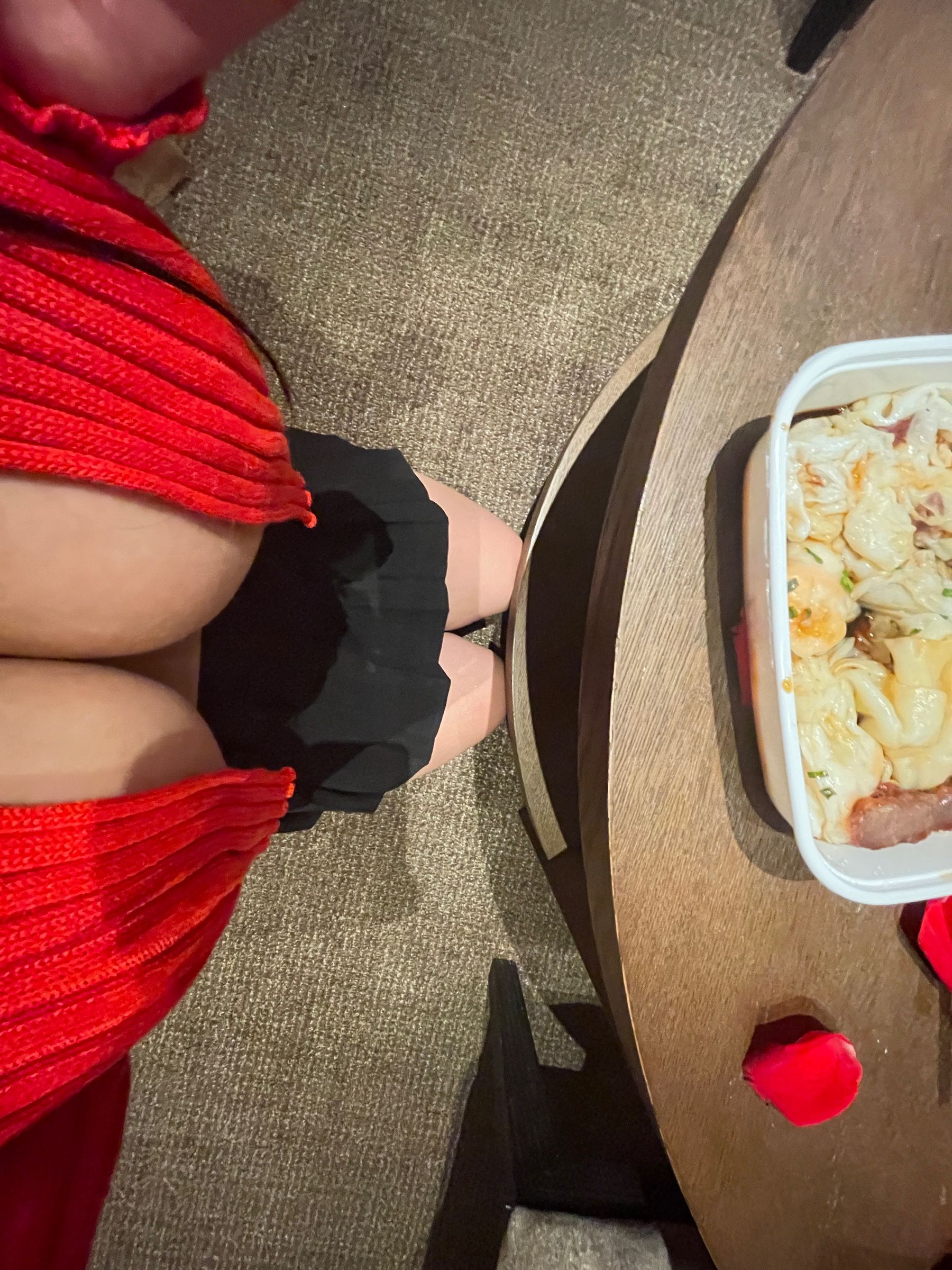 是可馨耶 – 红毛衣霸气侧漏 [16P]