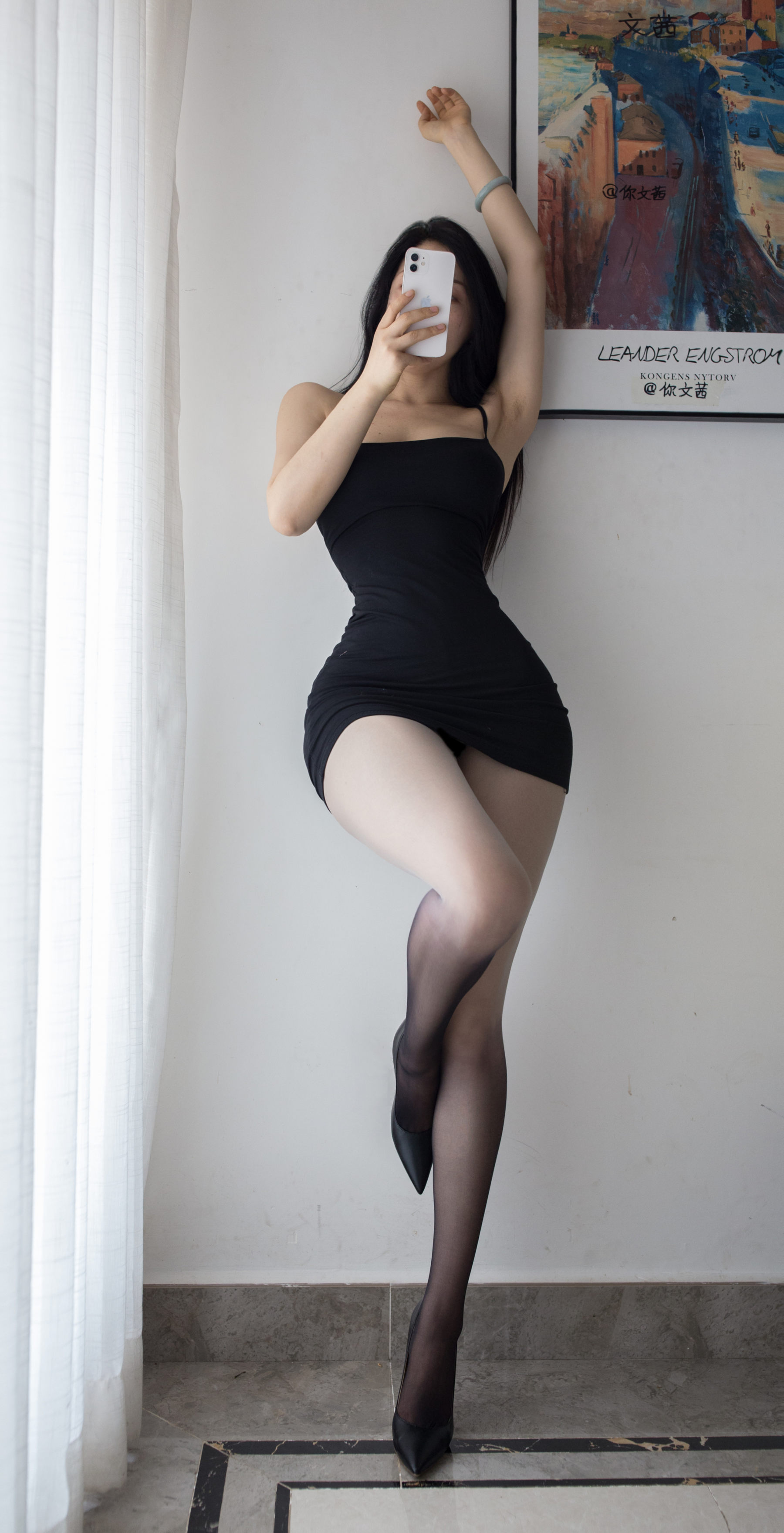 Cool文茜 – 画廊下的灰白渐变 [11P]