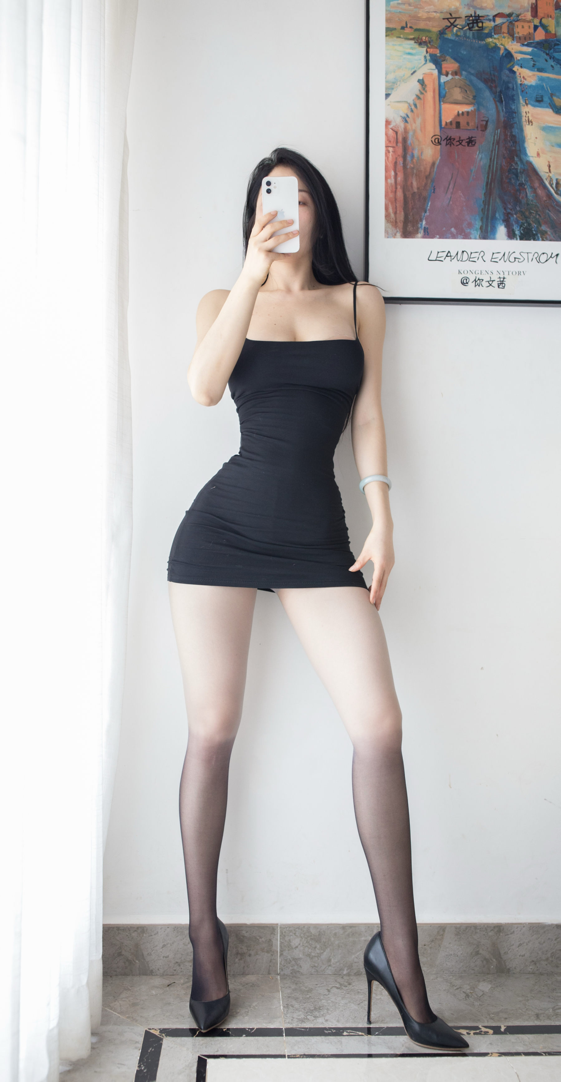 Cool文茜 – 画廊下的灰白渐变 [11P]