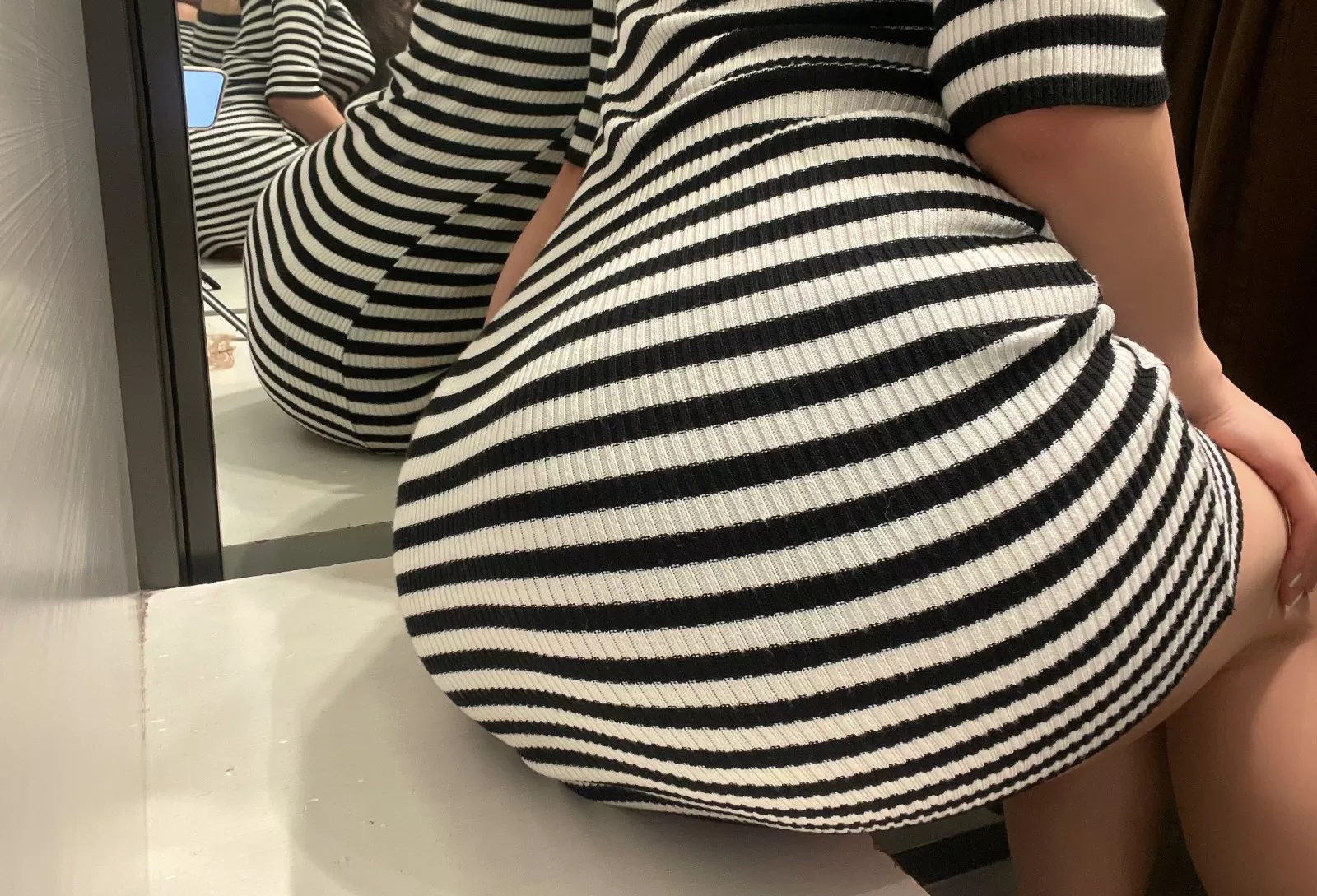 奶宝妹纸 – 试衣间 [20P]