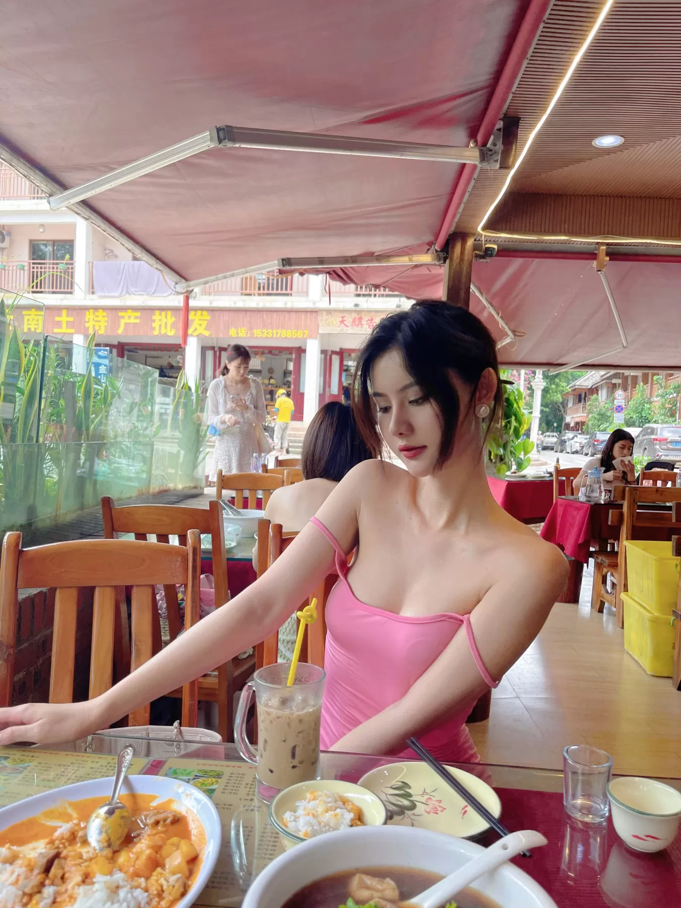 就是阿朱啊 – 逛超市+撸猫 [21P]