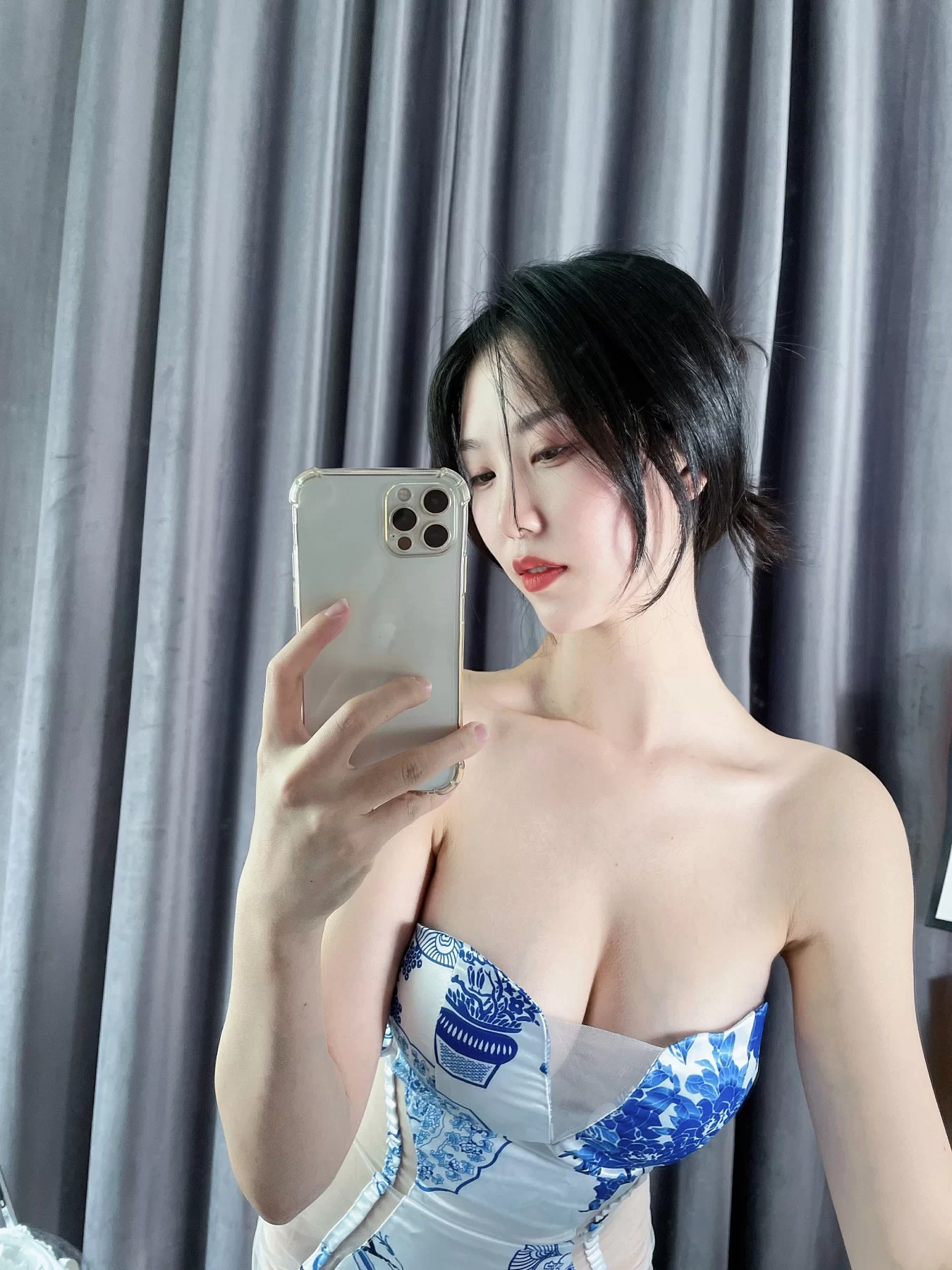 抖娘-利世 – 青花瓷旗袍 [15P]