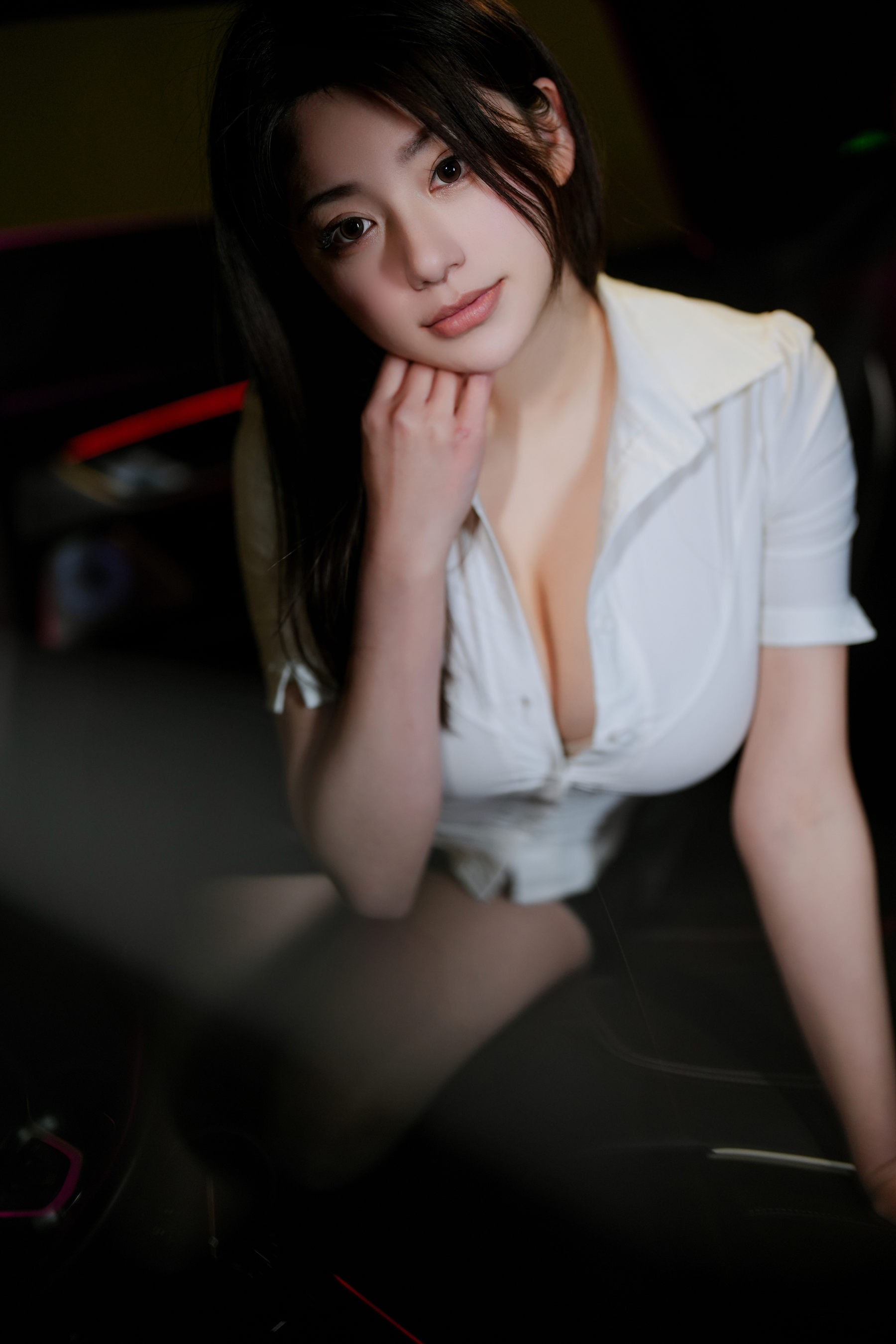 奶宝妹纸 – 随车小秘书 [27P]