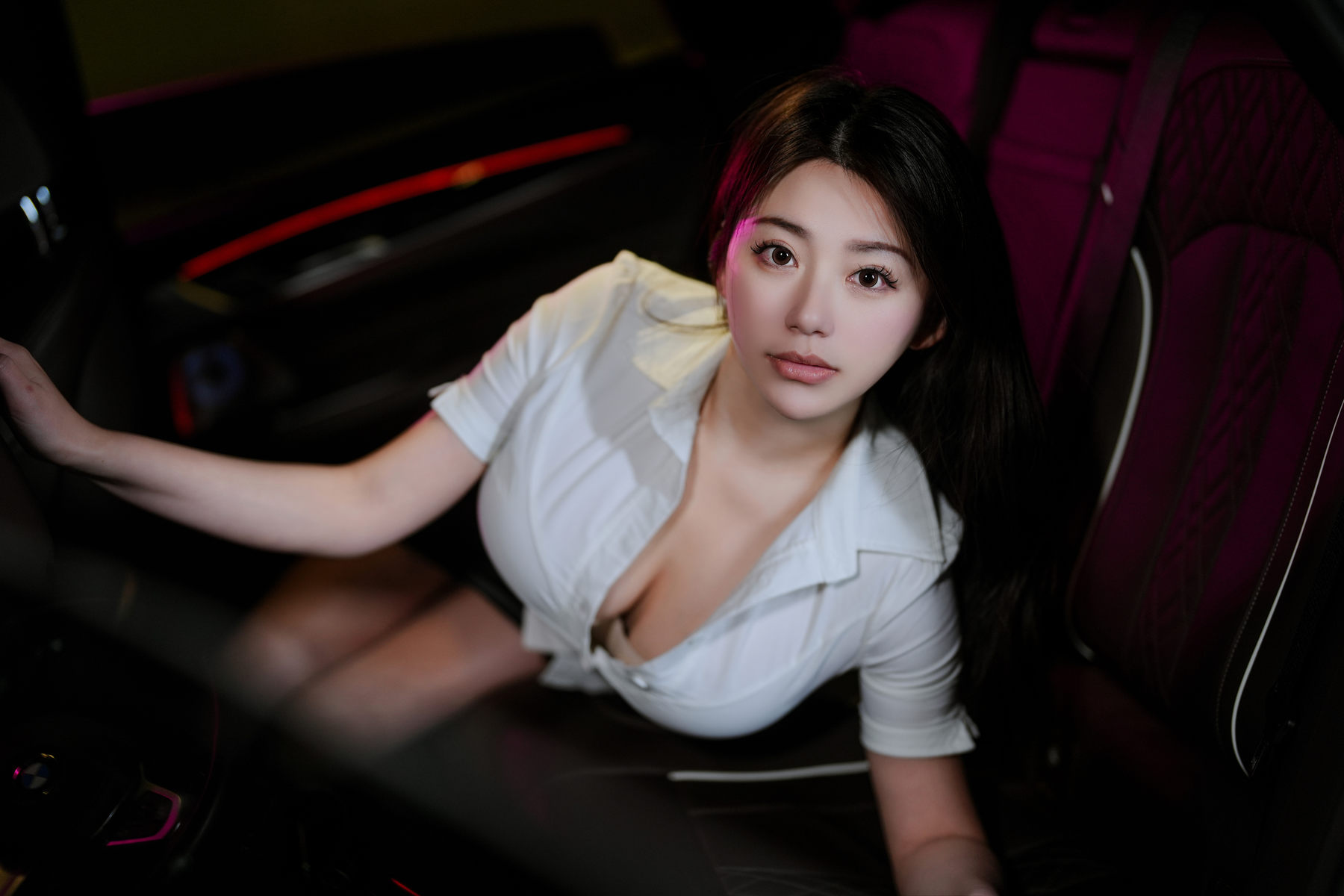 奶宝妹纸 – 随车小秘书 [27P]