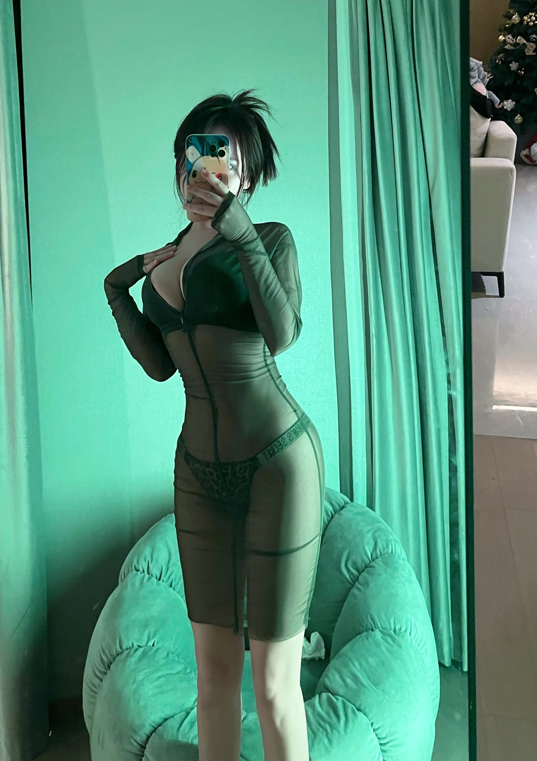 奔跑的晶骡儿 – 绿色透视装 [32P]