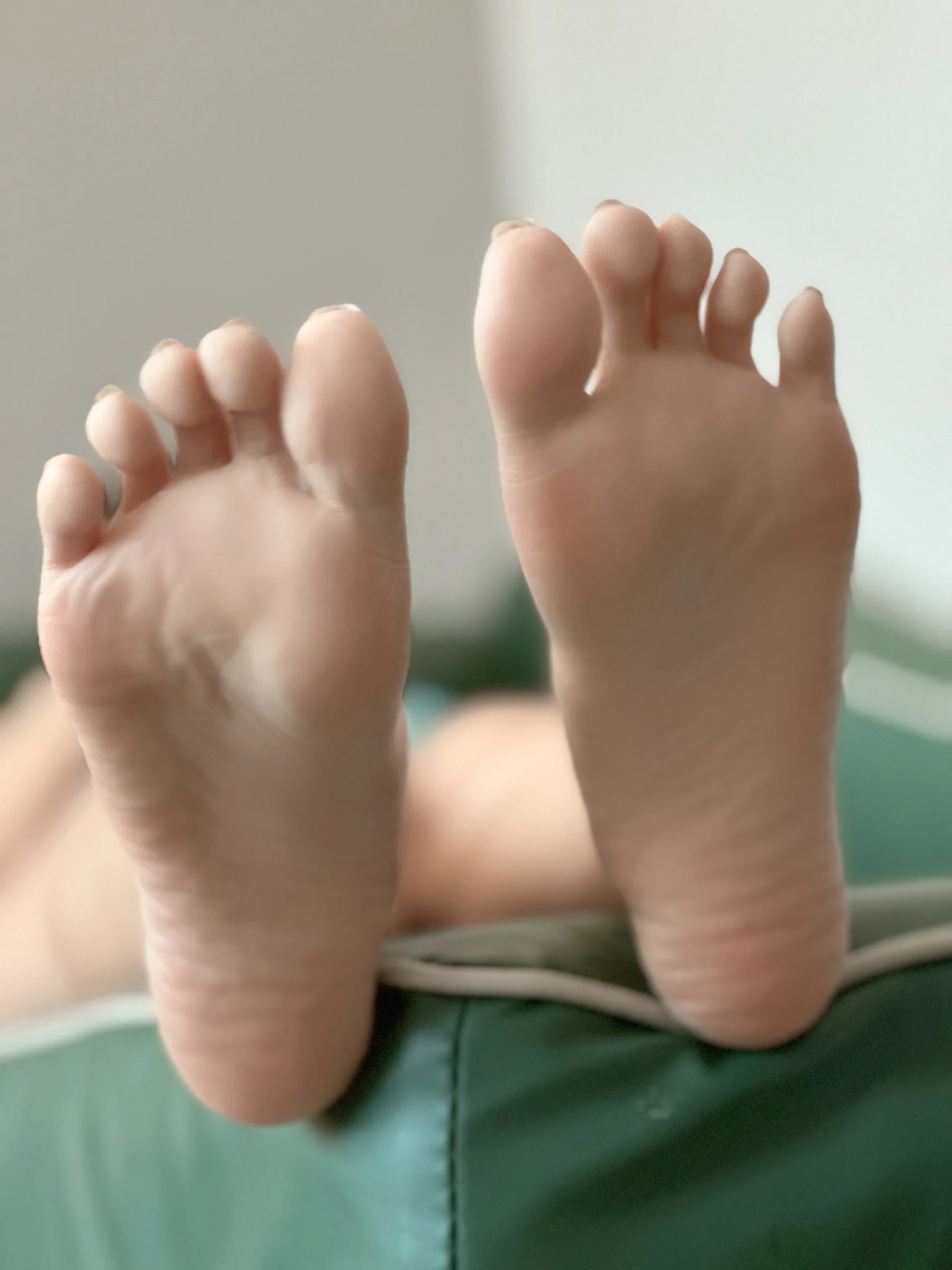 鱼神 – 半透绿色内衣 [21P]