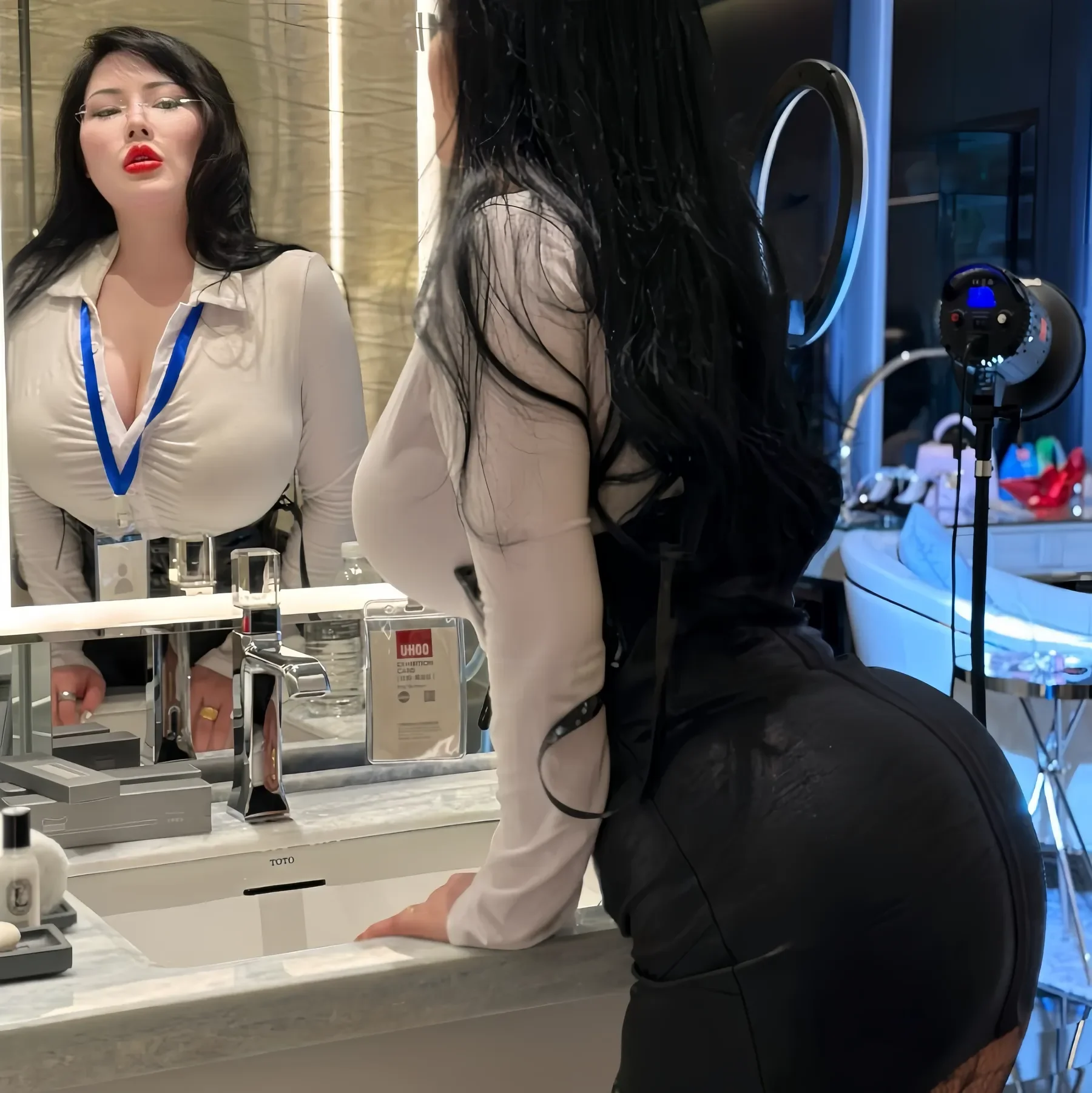 爆爆猪炸 – 秘书 [16P]