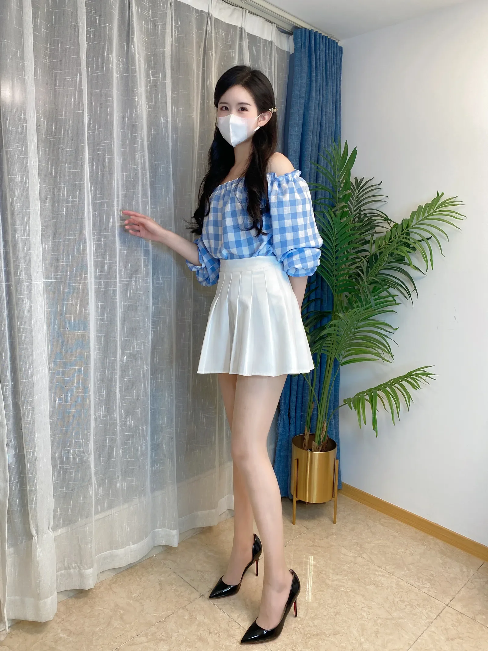 July芝岚 – 虾线油亮 [33P]