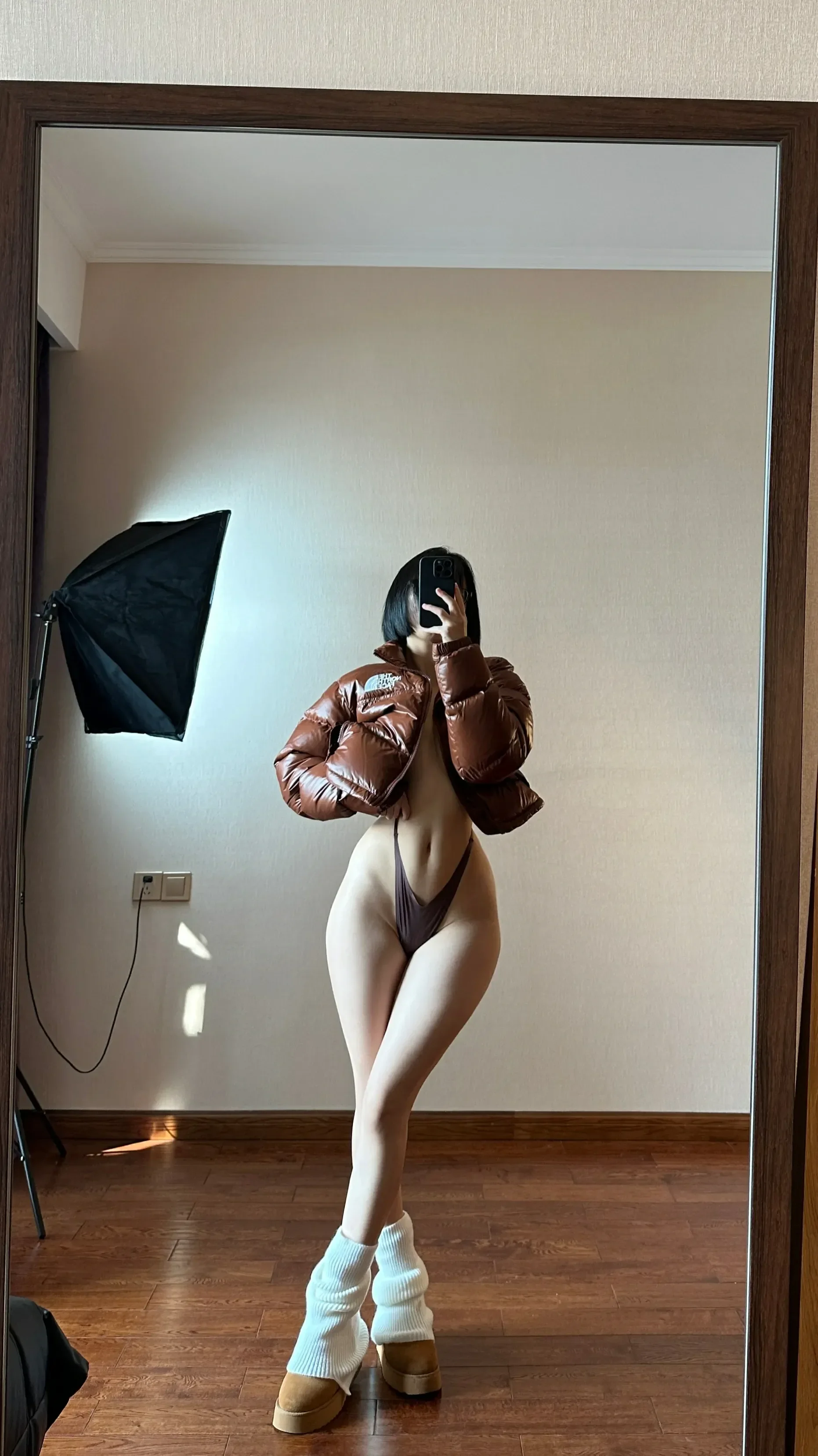 俏妞qiaoniuTT – 丁字内内 [20P]