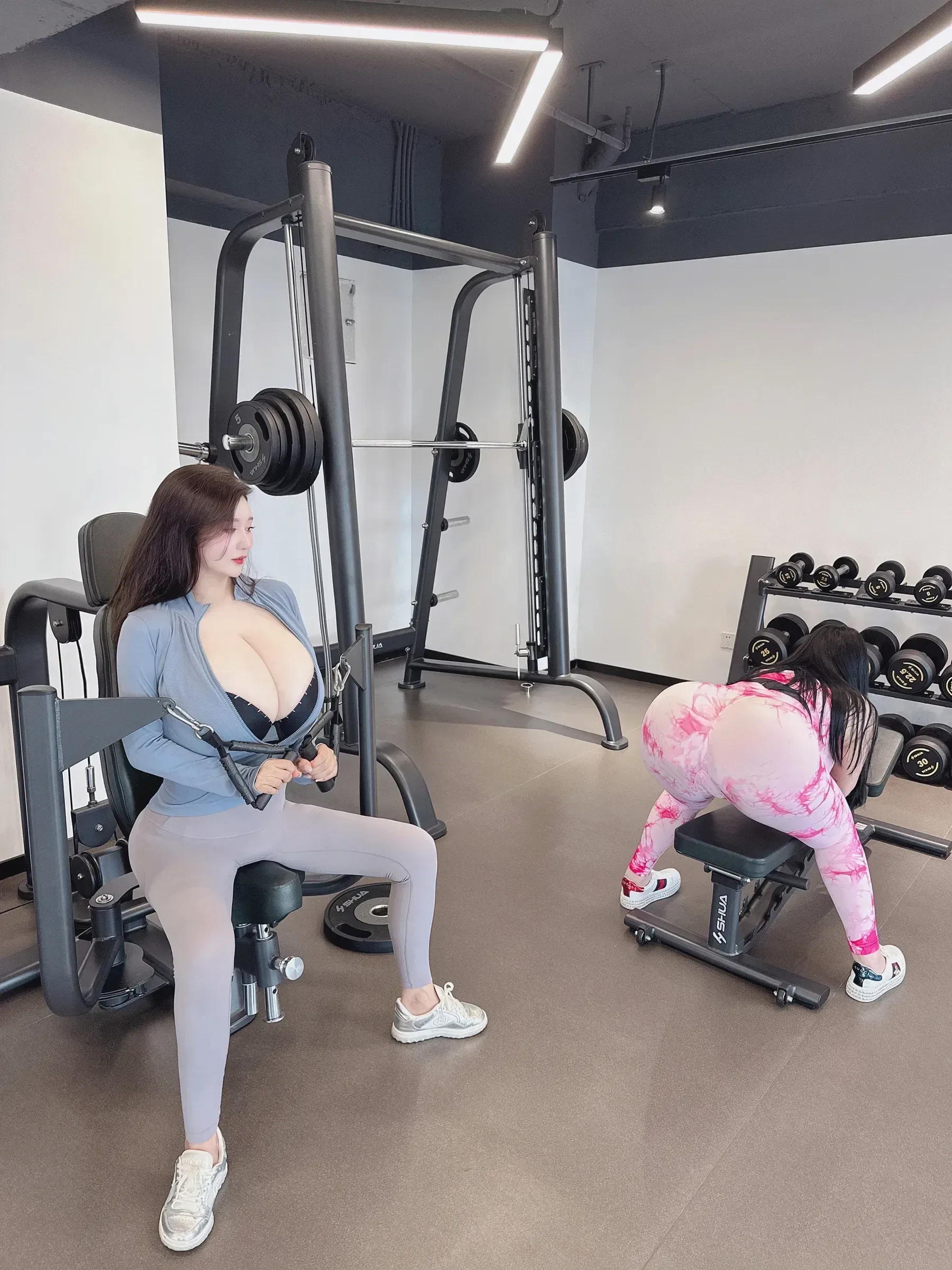 爆爆猪炸 – 丰乳肥臀 [10P]