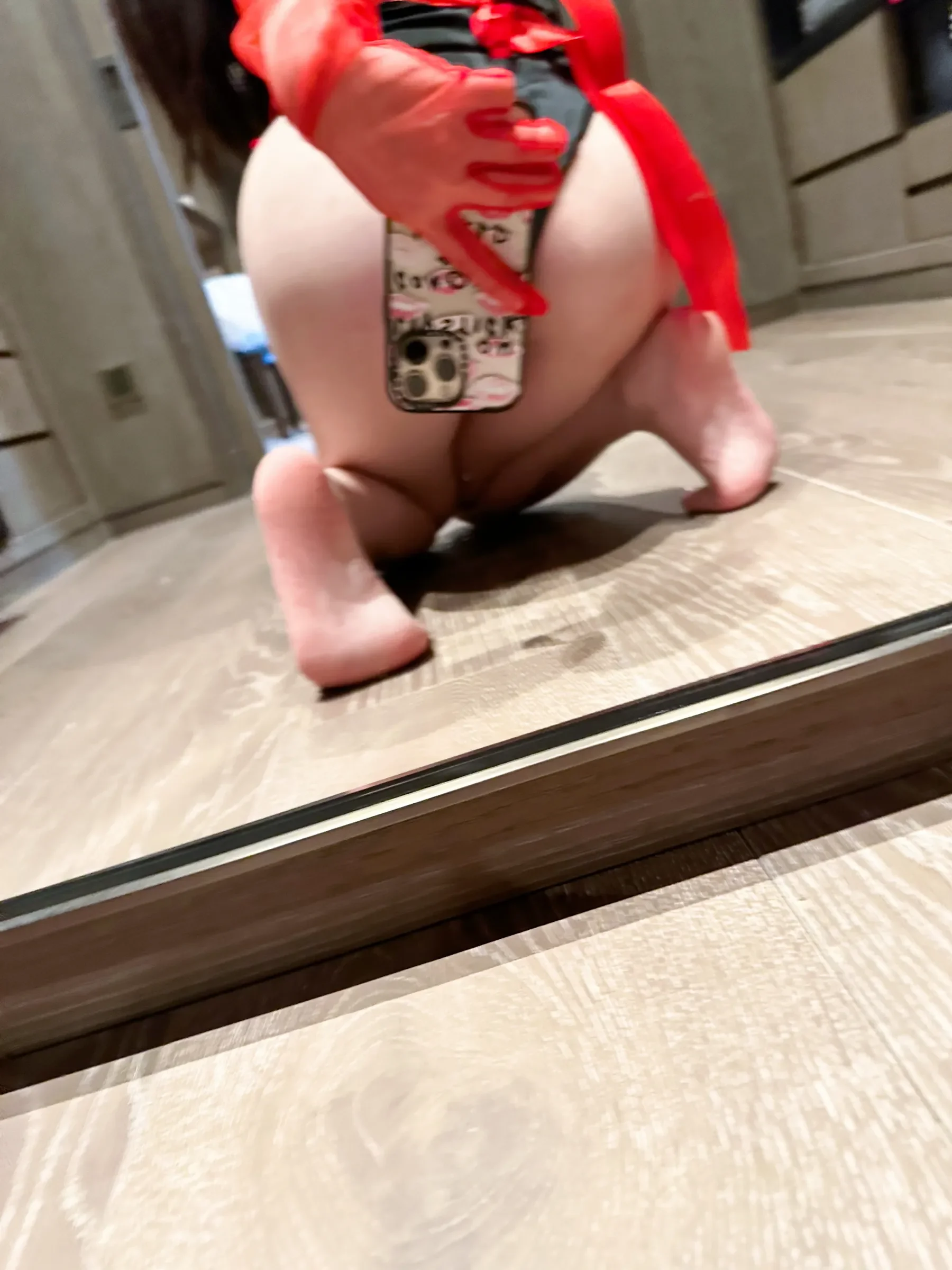 奔跑的晶螺儿 – 黑红情趣 [67P]