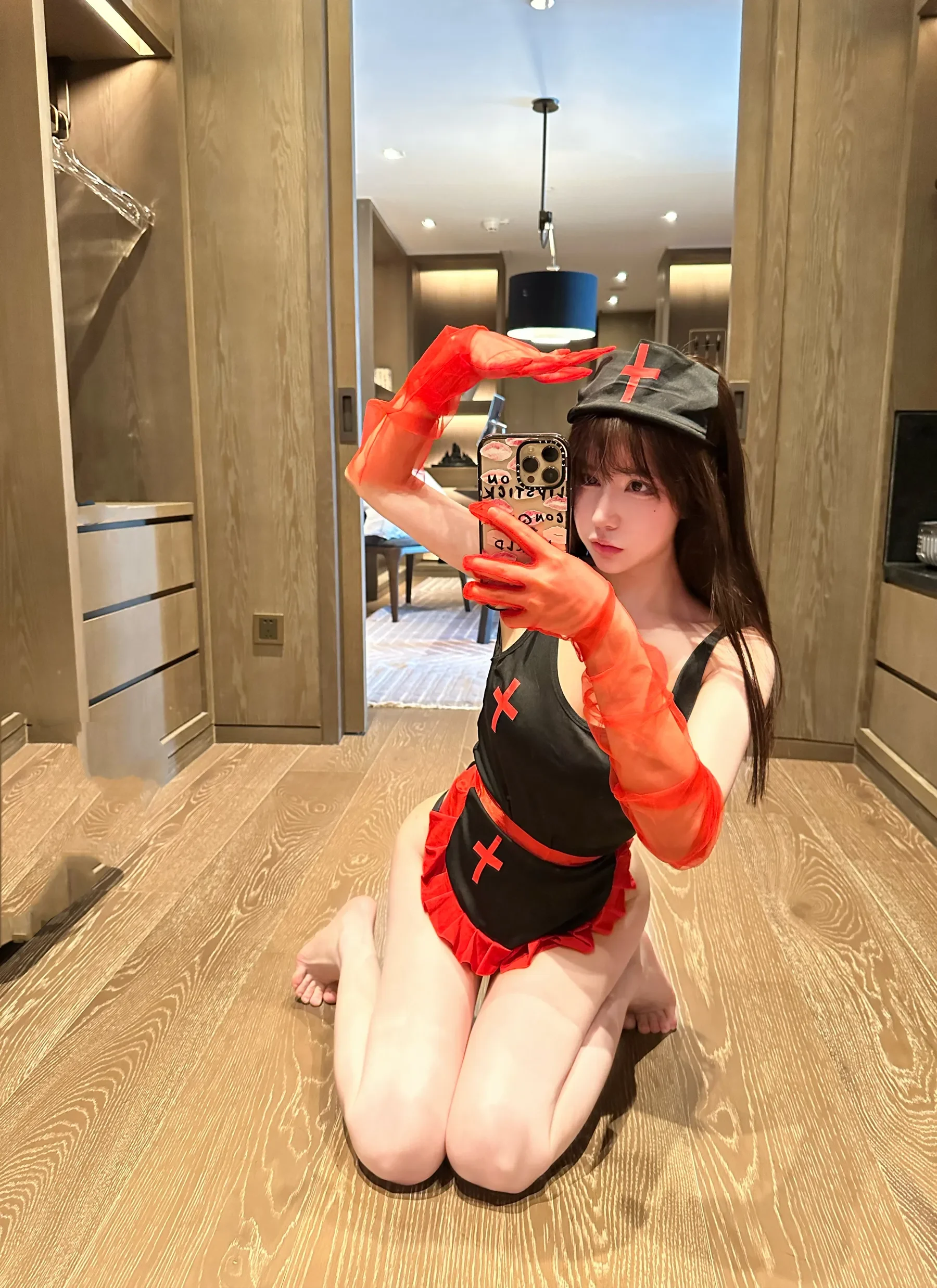 奔跑的晶螺儿 – 黑红情趣 [67P]