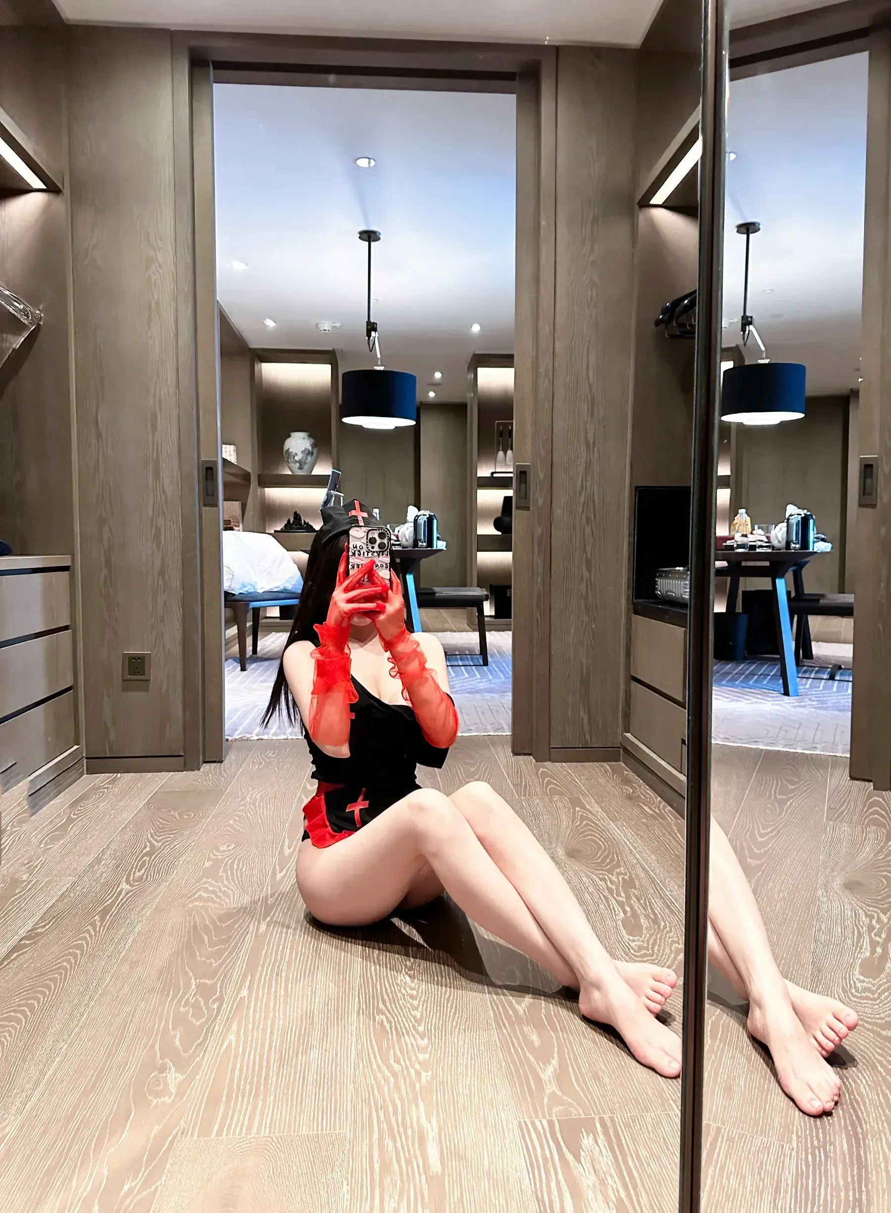 奔跑的晶螺儿 – 黑红情趣 [67P]