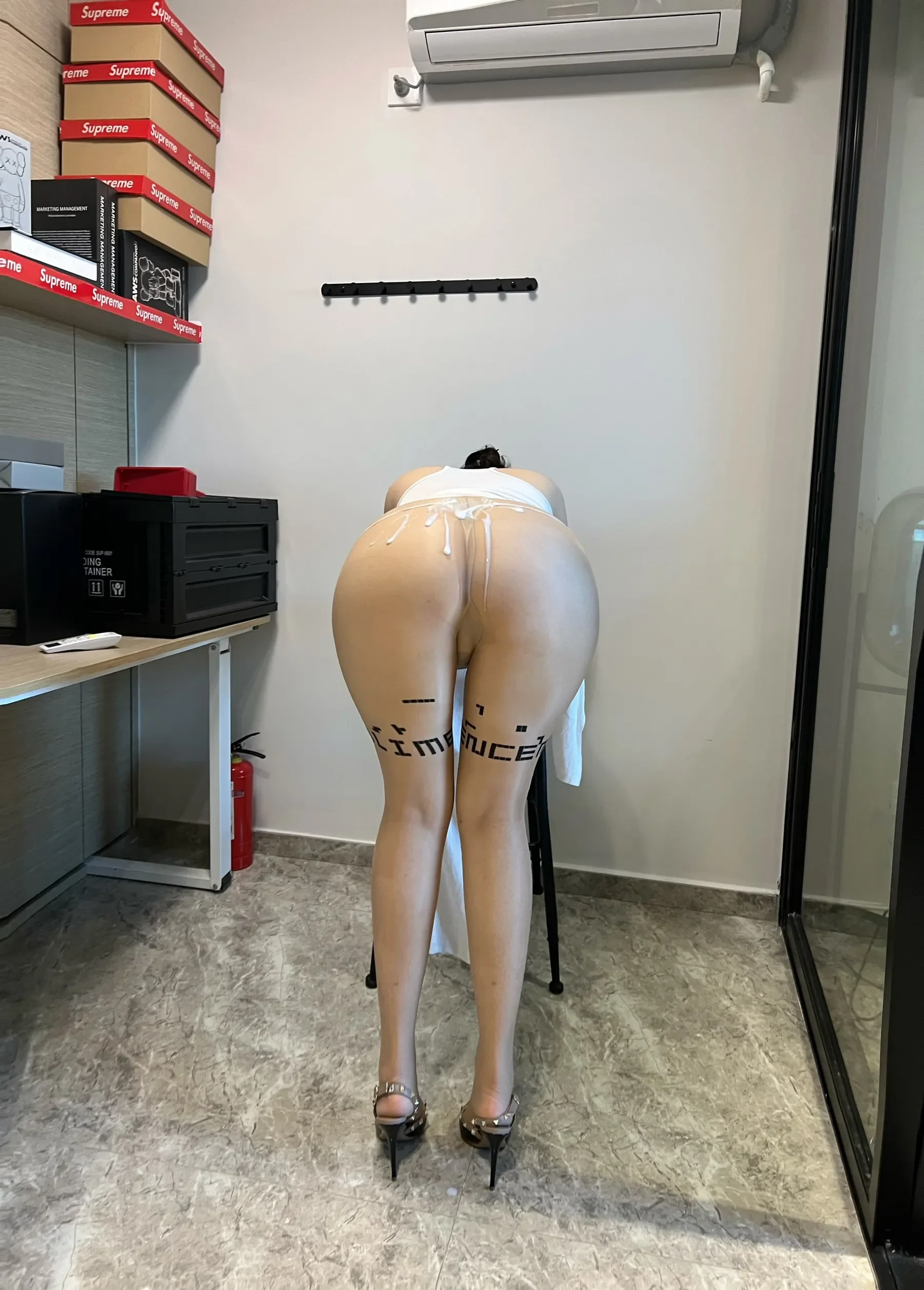 迷人的五姨太 – 湿身肉丝 [20P]