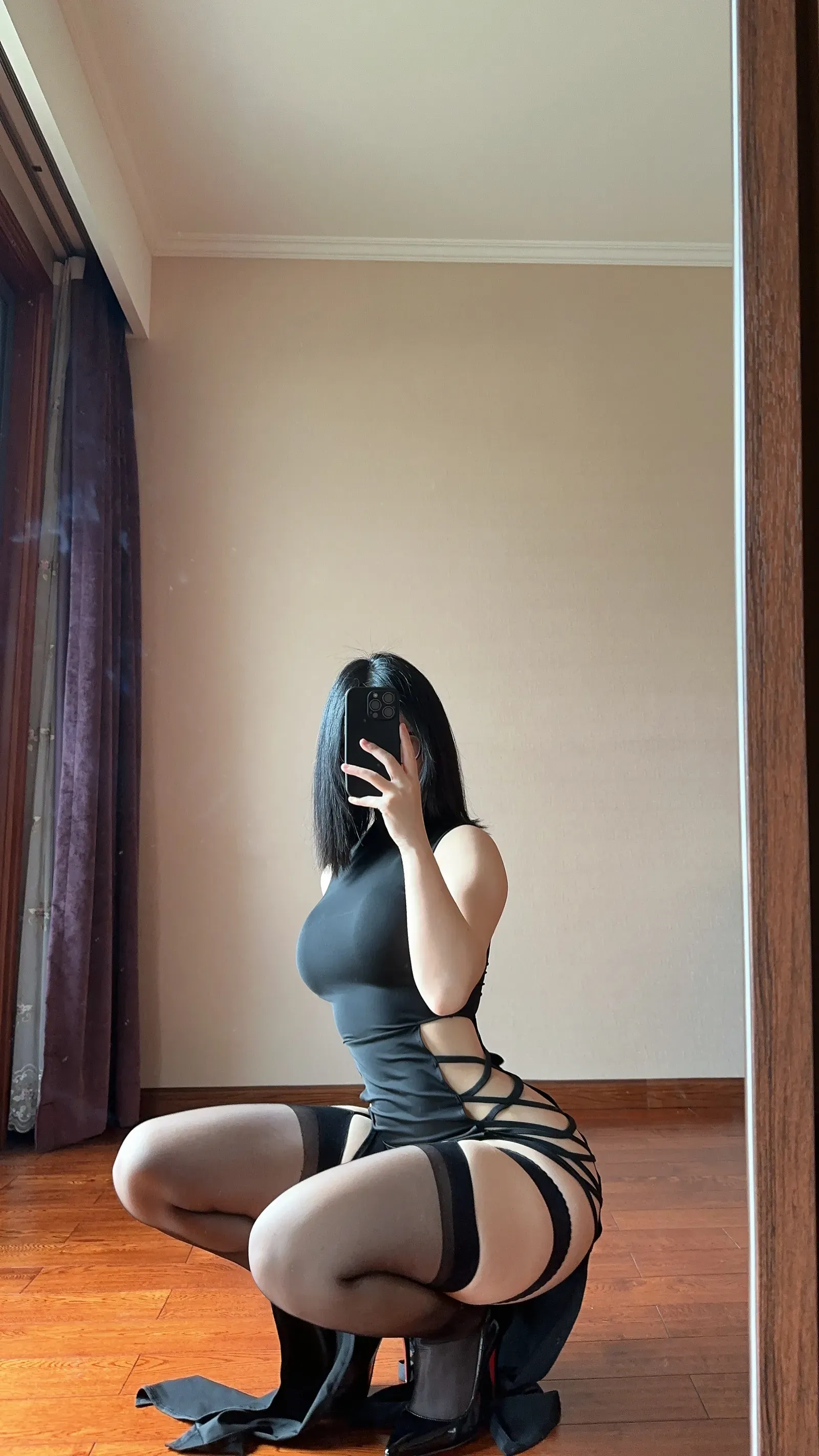 俏妞qiaoniuTT – 国风黑丝开叉旗袍 [30P]