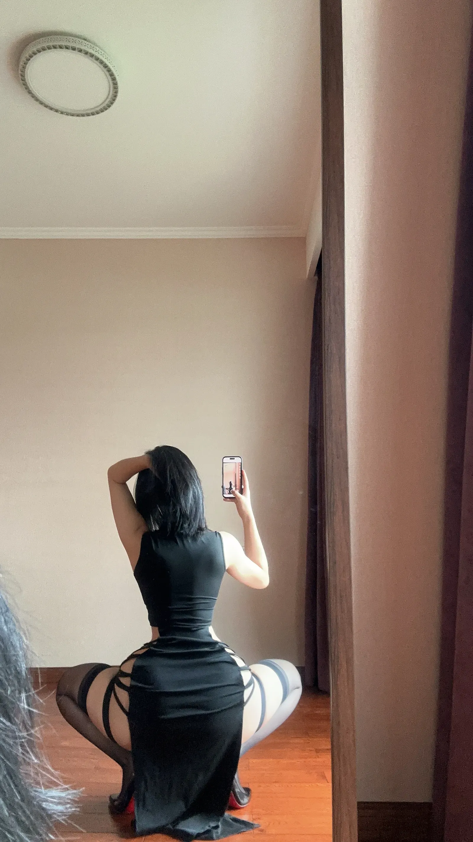 俏妞qiaoniuTT – 国风黑丝开叉旗袍 [30P]