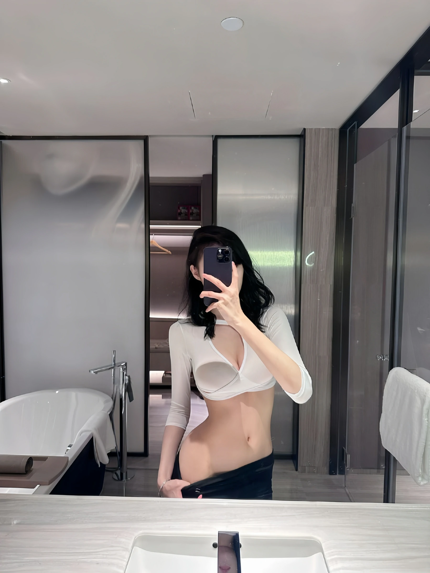 麻利亚辣 – 白蕾丝丁字裤 [28P]