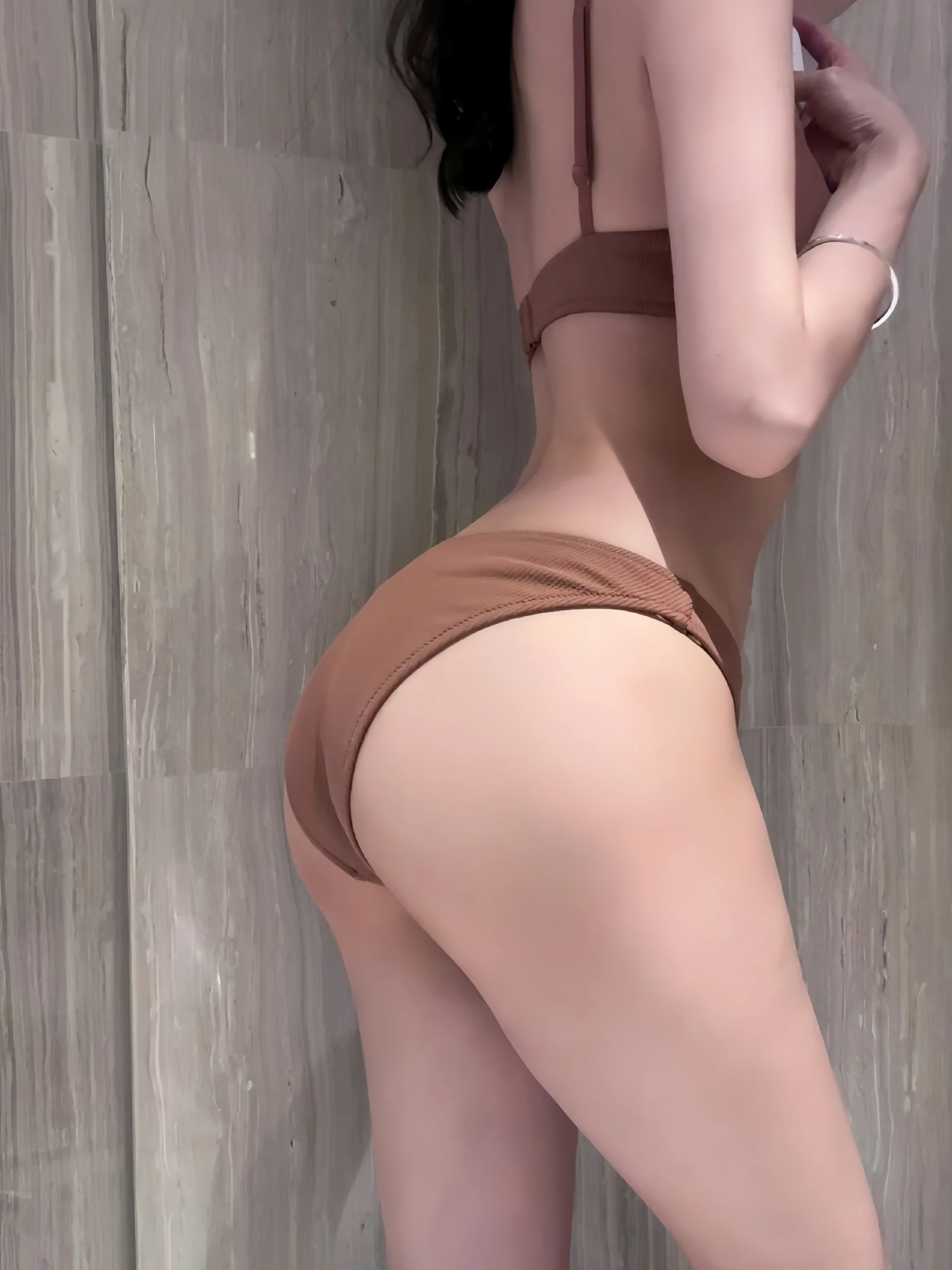 麻利亚辣 &#8211; 三角牛仔短裤 [18P]