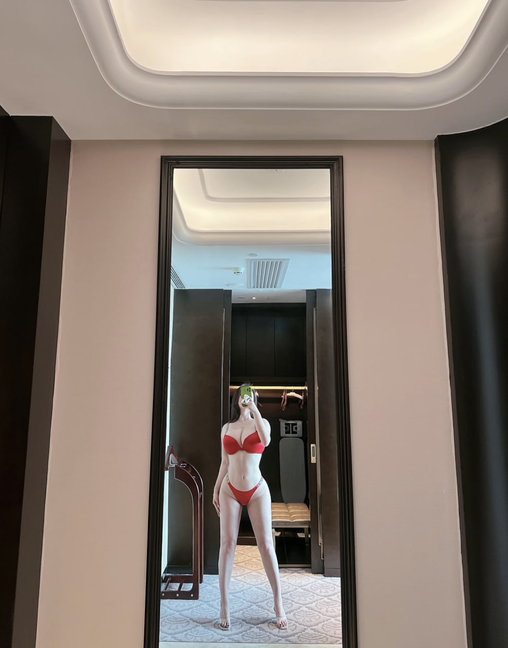 MIYA - 红色风景 [48P]