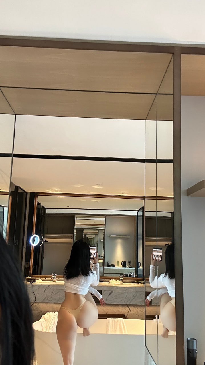 俏妞qiaoniuTT – 男友衬衫 [23P] 插图4