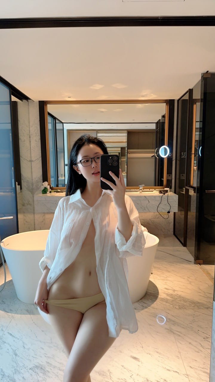 俏妞qiaoniuTT – 男友衬衫 [23P] 插图6