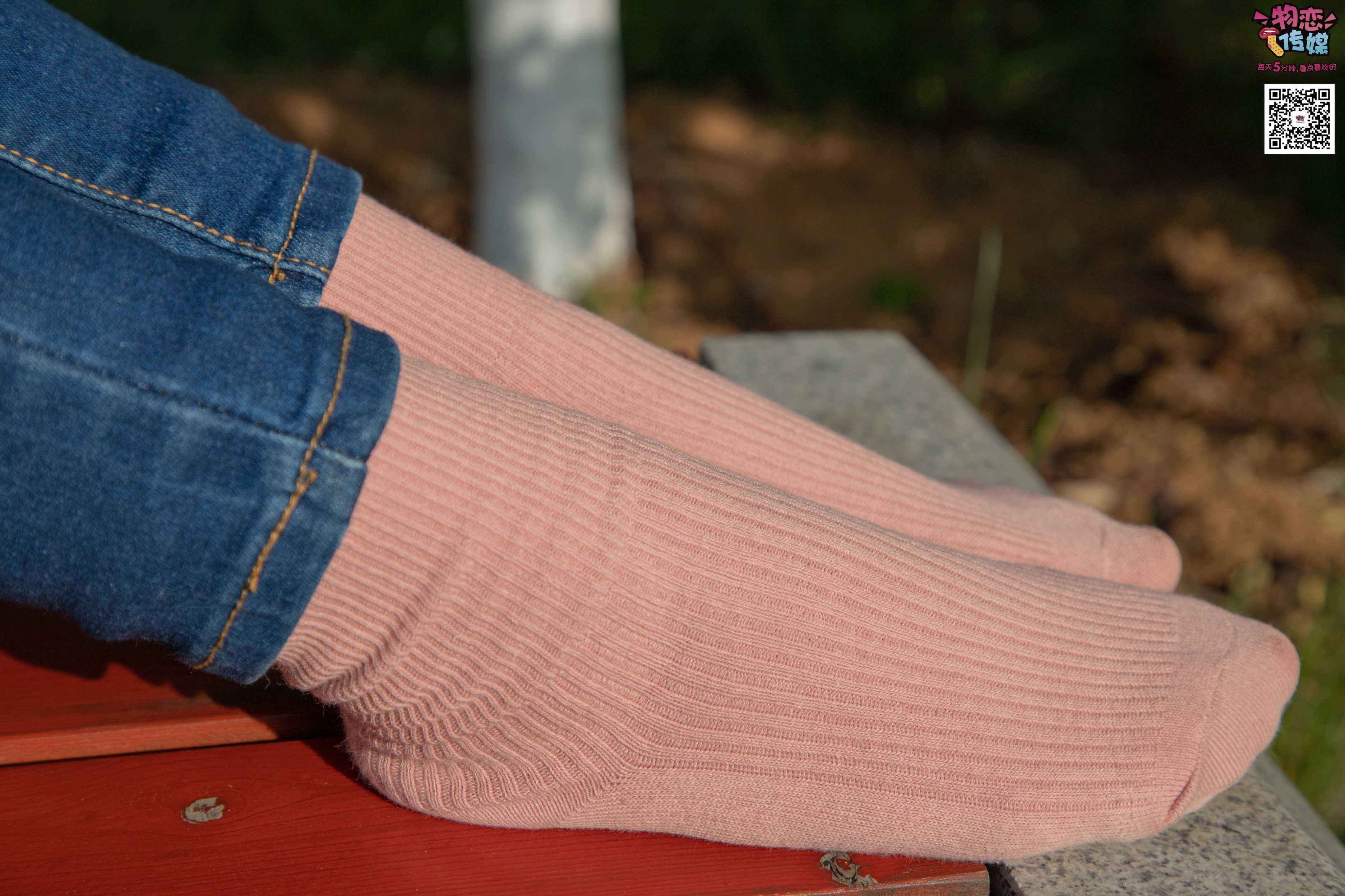 物恋传媒 No.012 娇小型小萝莉哦,猜猜我多大呢,小白板鞋搭配粉色棉袜  [124P+861MB]