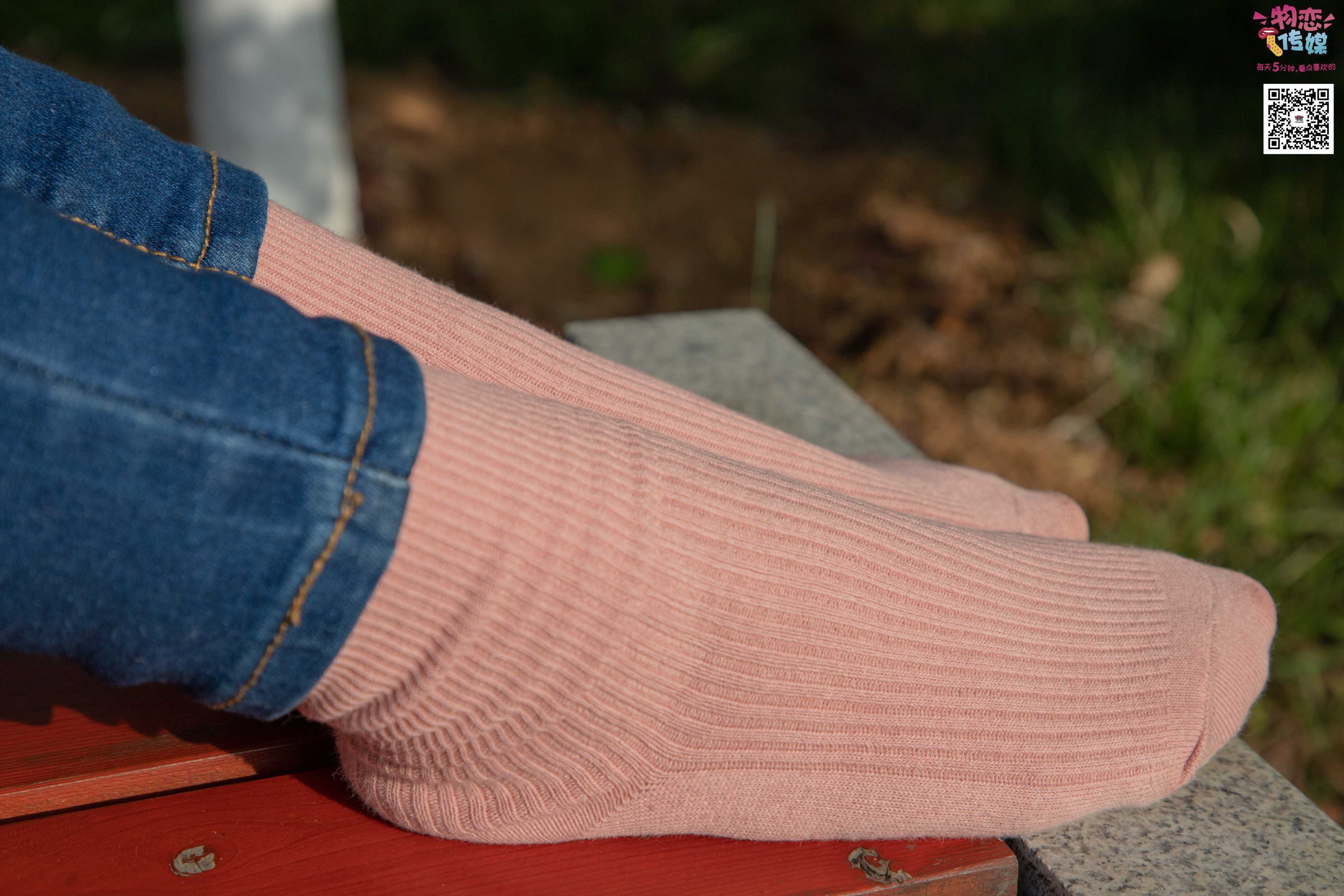 物恋传媒 No.012 娇小型小萝莉哦,猜猜我多大呢,小白板鞋搭配粉色棉袜  [124P+861MB]