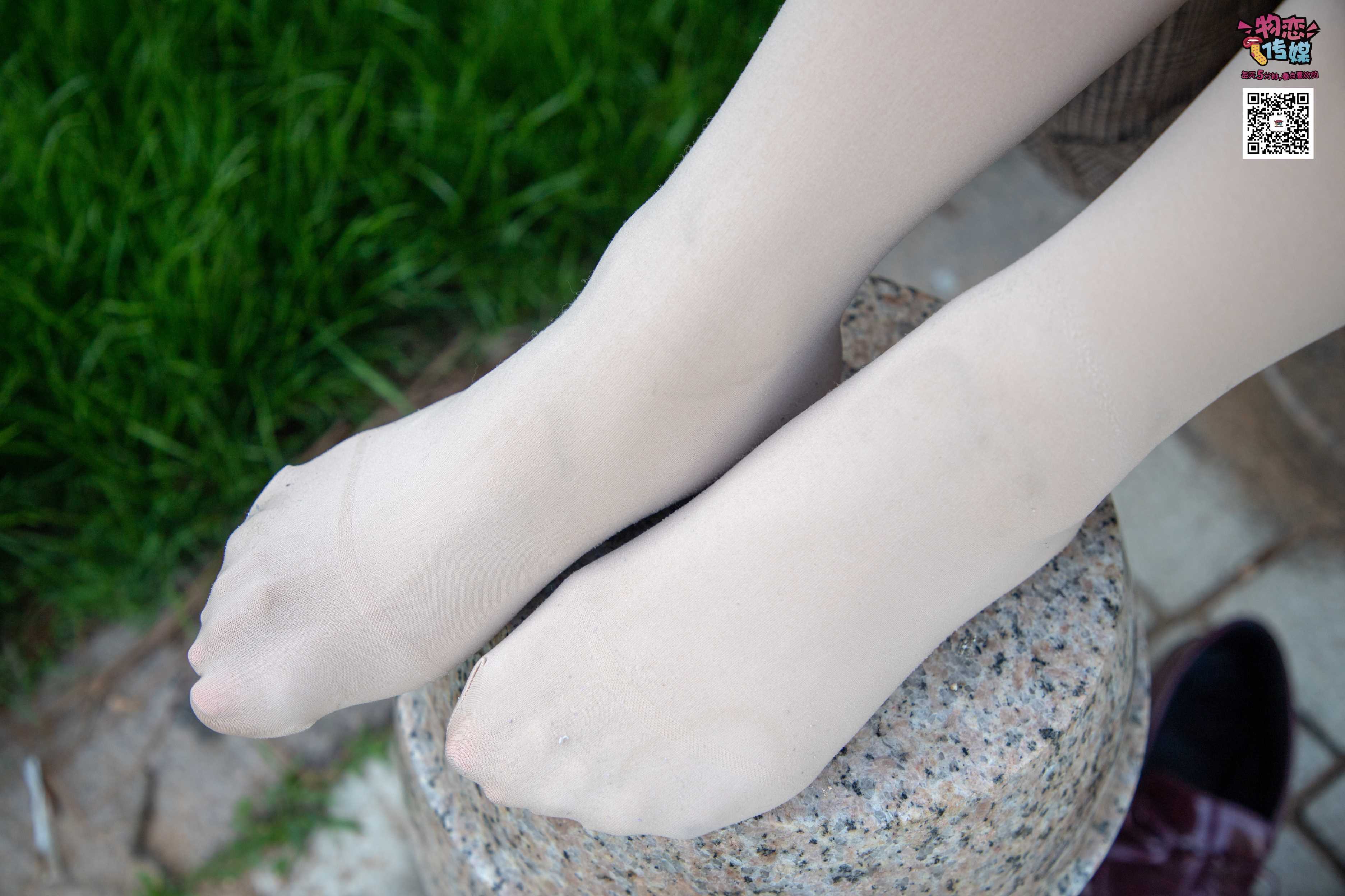 物恋传媒 No.015 书香气质女生，搭配白棉袜  [192P+1V1.46GB]