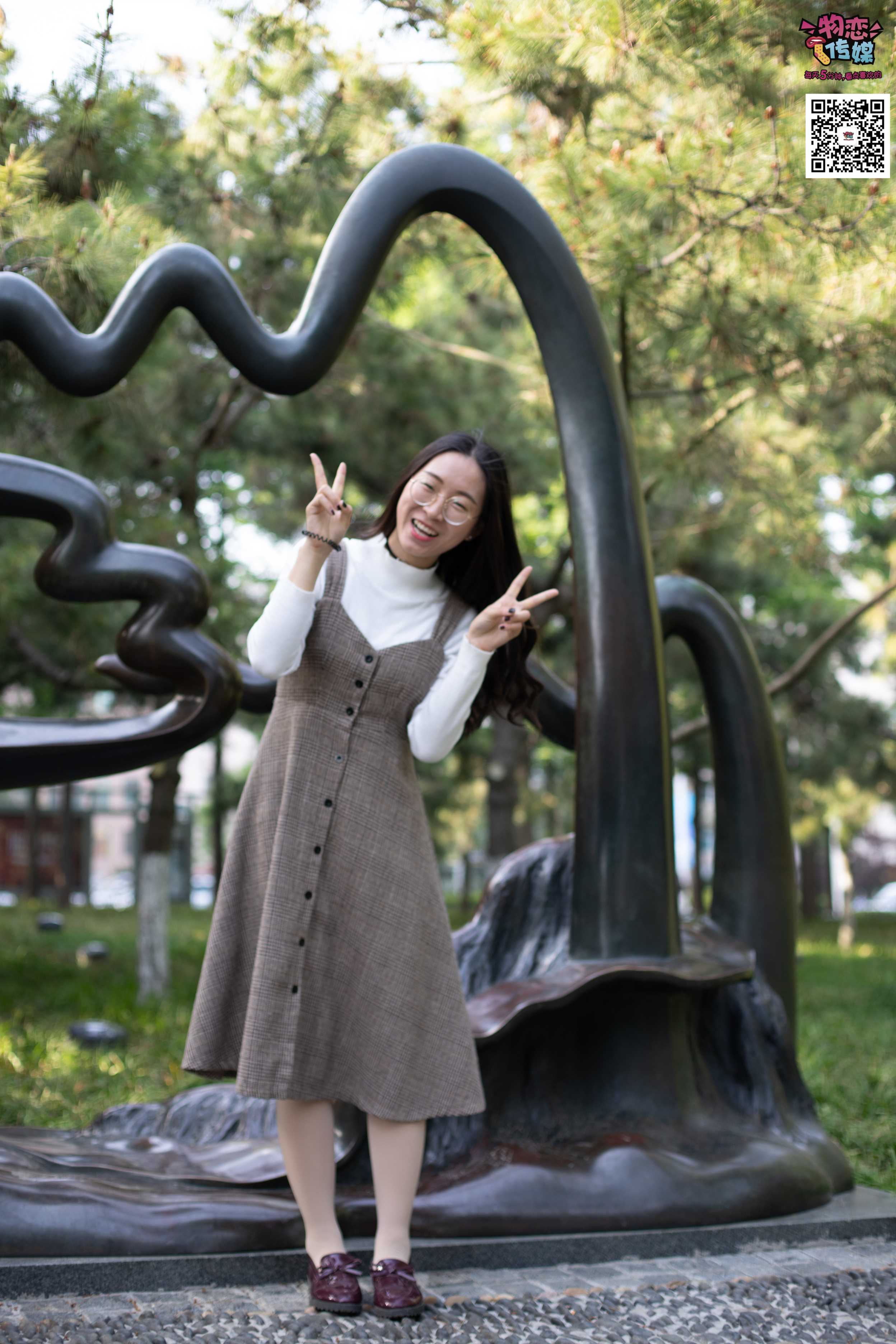 物恋传媒 No.015 书香气质女生，搭配白棉袜  [192P+1V1.46GB]