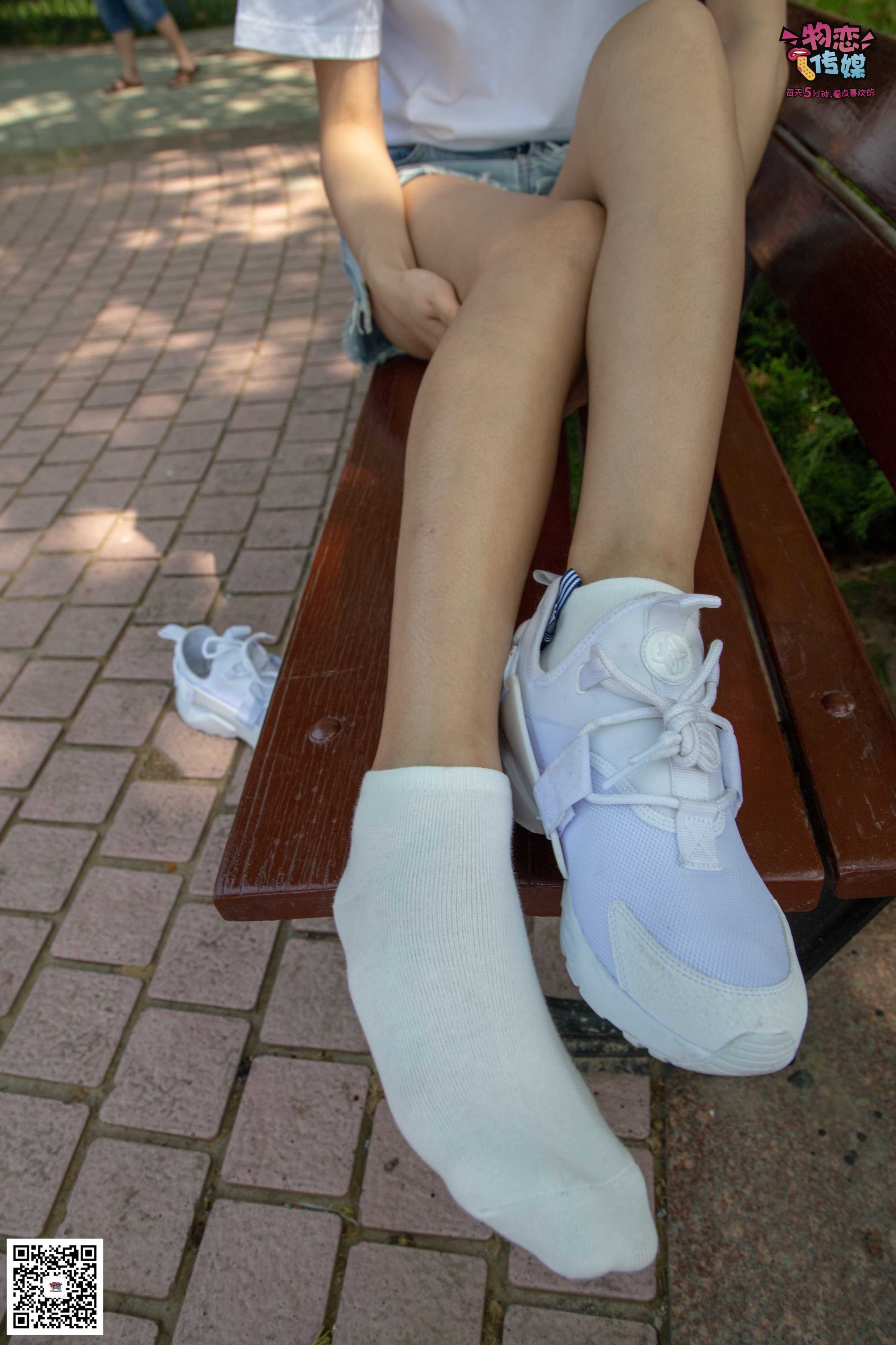 物恋传媒 No.022 美,从未如此简单.白色复古跑鞋搭配短筒白棉袜和船袜  [274P+1V2.79GB]
