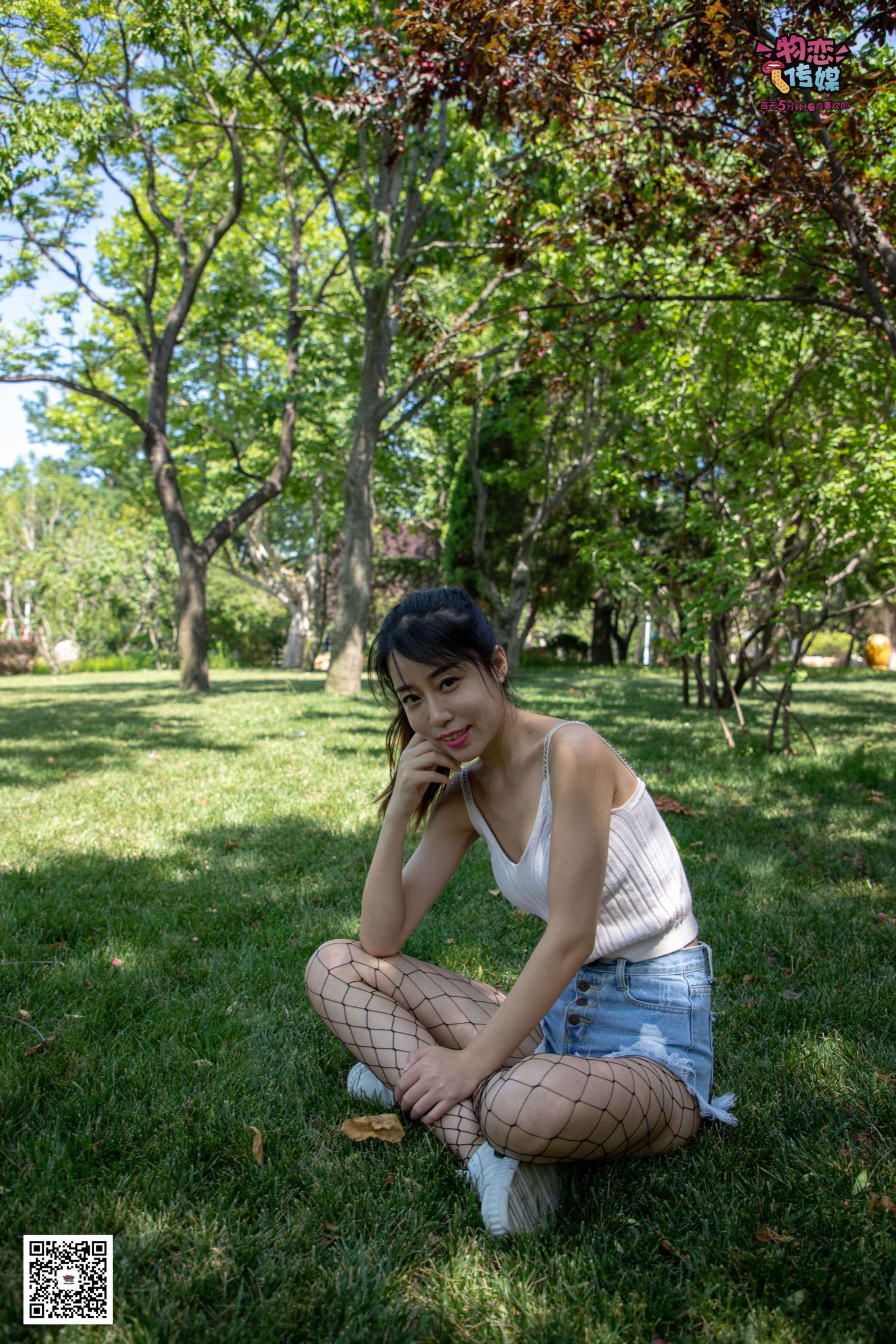 物恋传媒 No.026 白T恤搭配渔网袜,清纯与的激情碰撞  [181P+1V2.25GB]